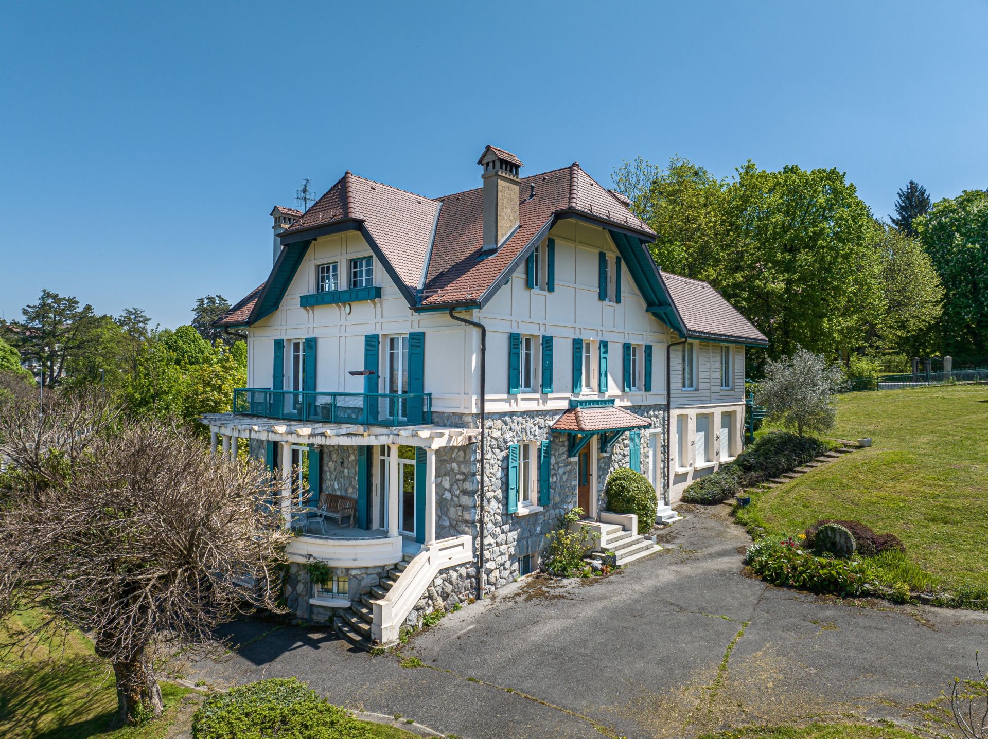 house 10 rooms for sale on LUGRIN (74500) house 10 rooms for sale on LUGRIN (74500)