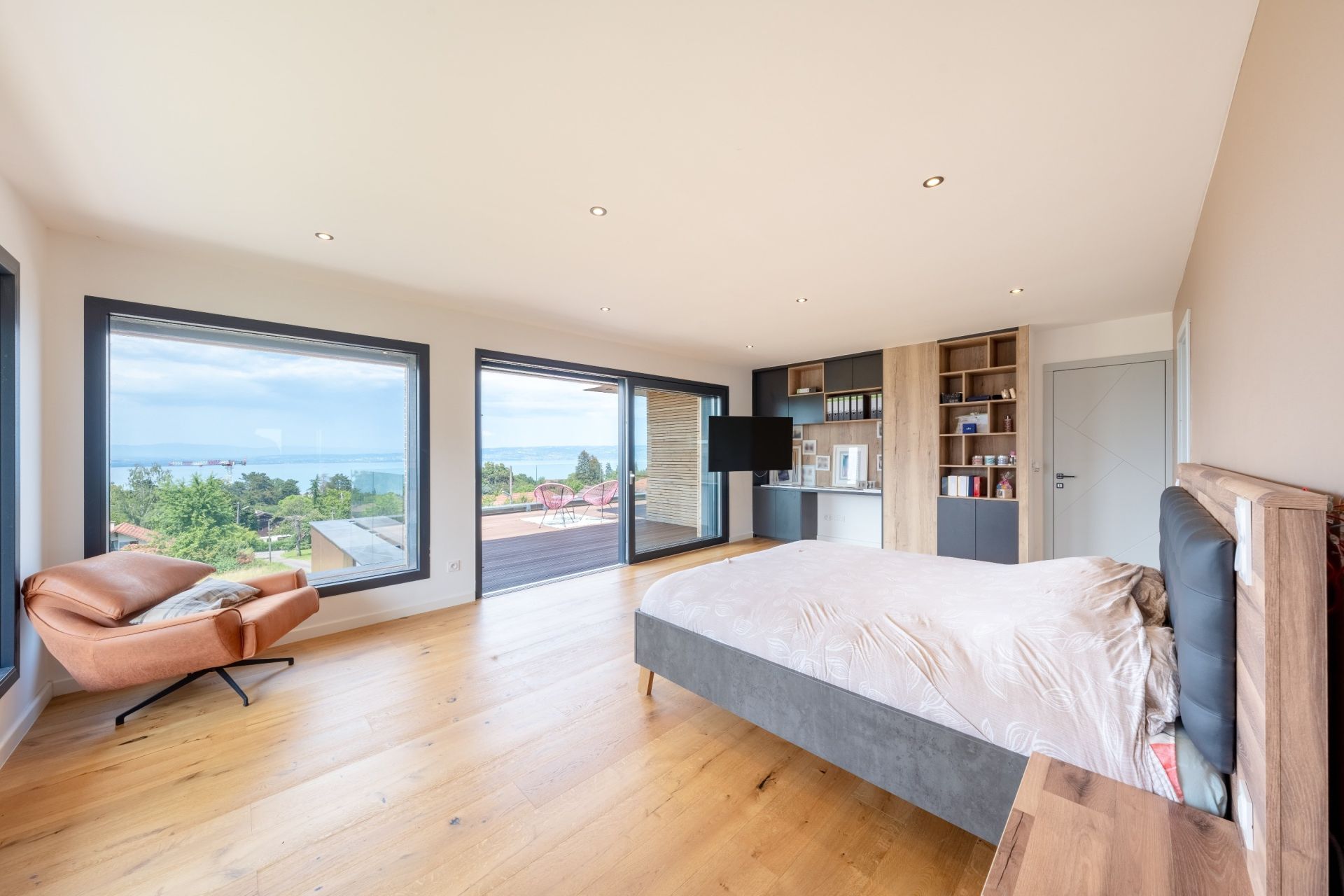 House 10 Rooms For Sale On Lugrin (74500) House 10 Rooms For Sale On Lugrin (74500)