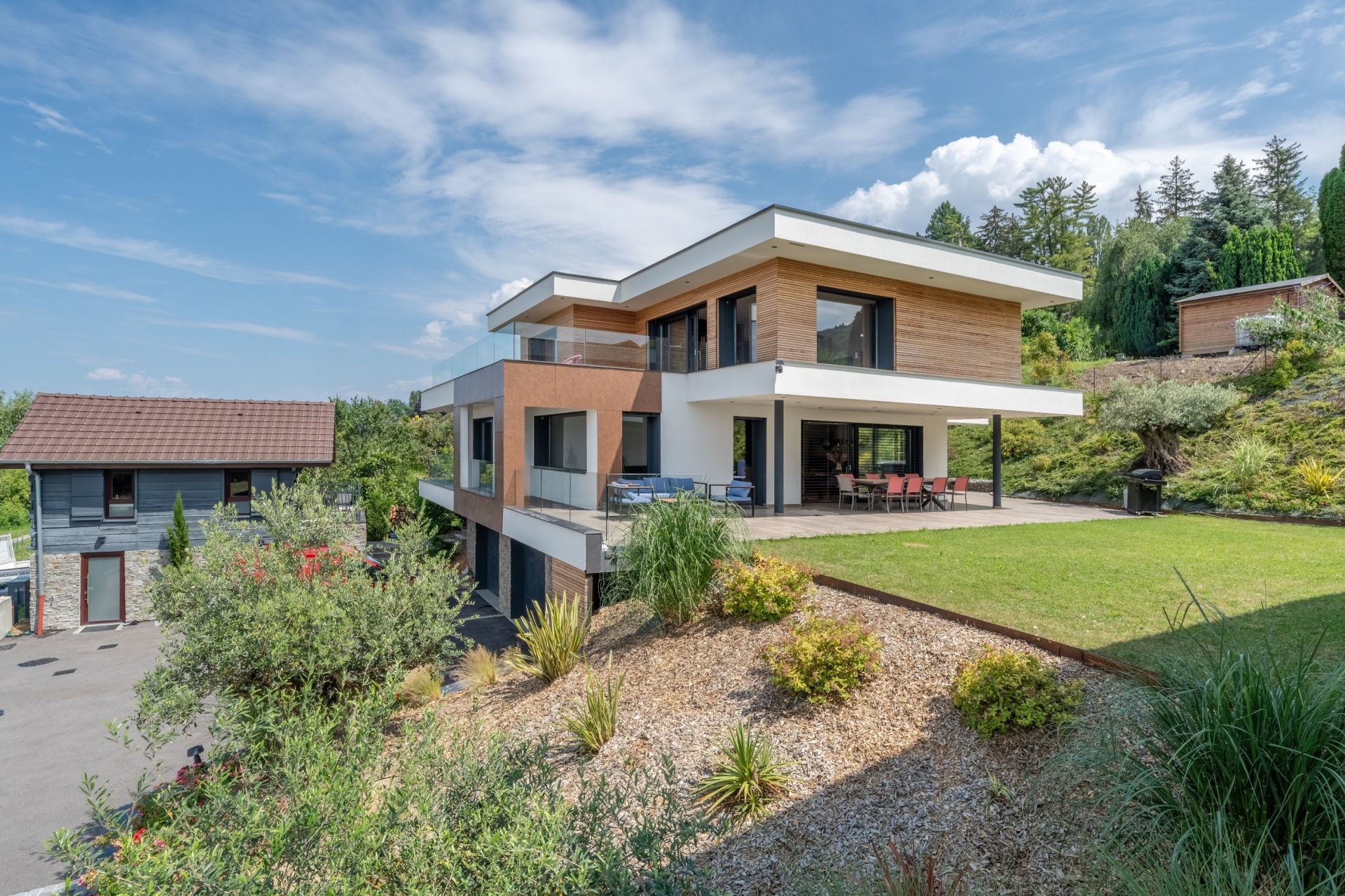 House 10 Rooms For Sale On Lugrin (74500) House 10 Rooms For Sale On Lugrin (74500)