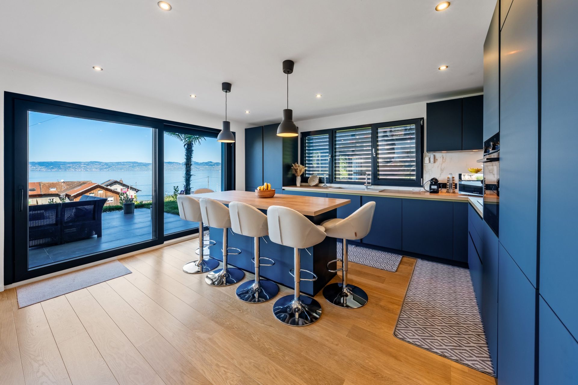 house 6 Rooms for sale on LUGRIN (74500)