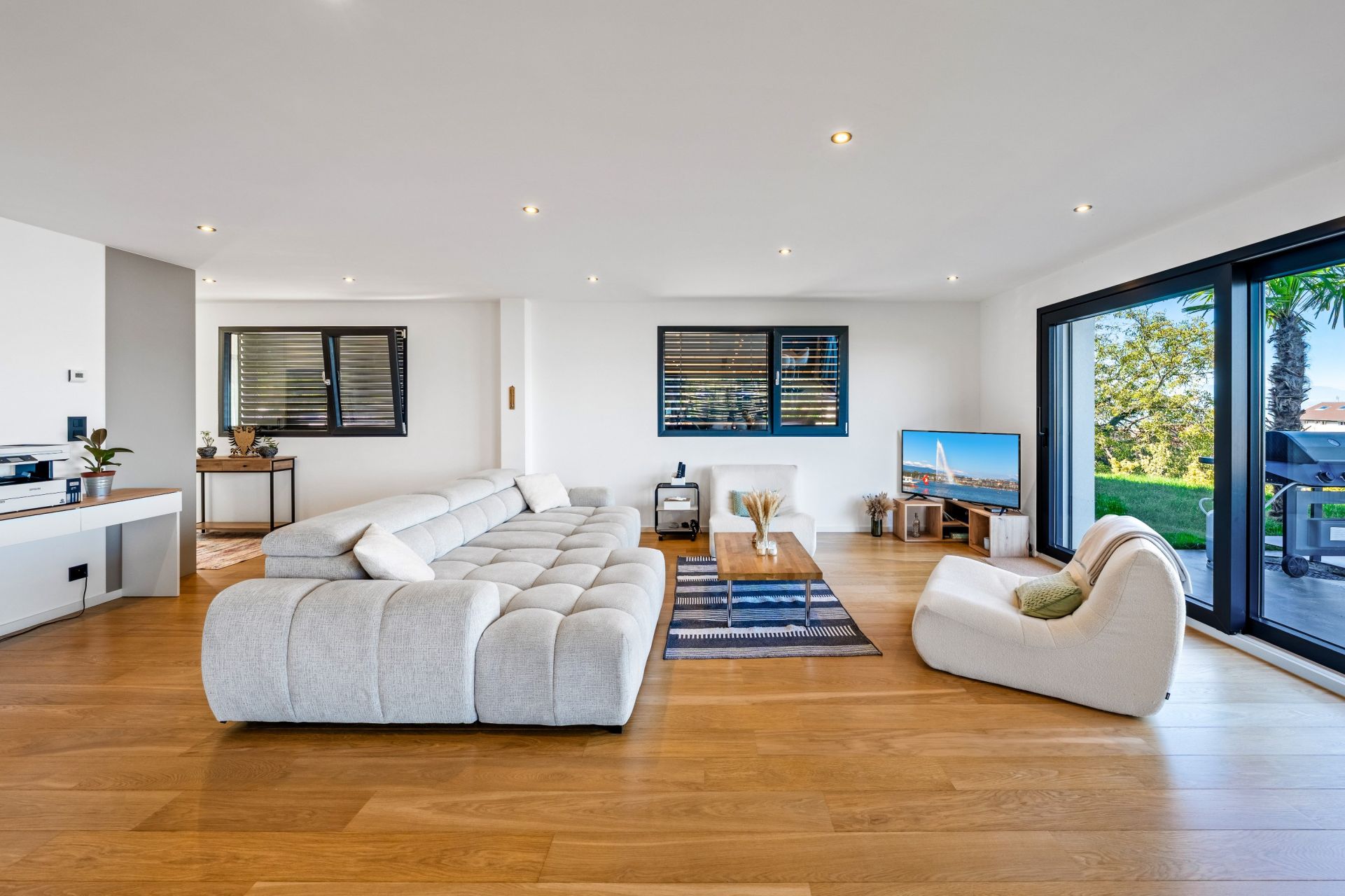 house 6 Rooms for sale on LUGRIN (74500)