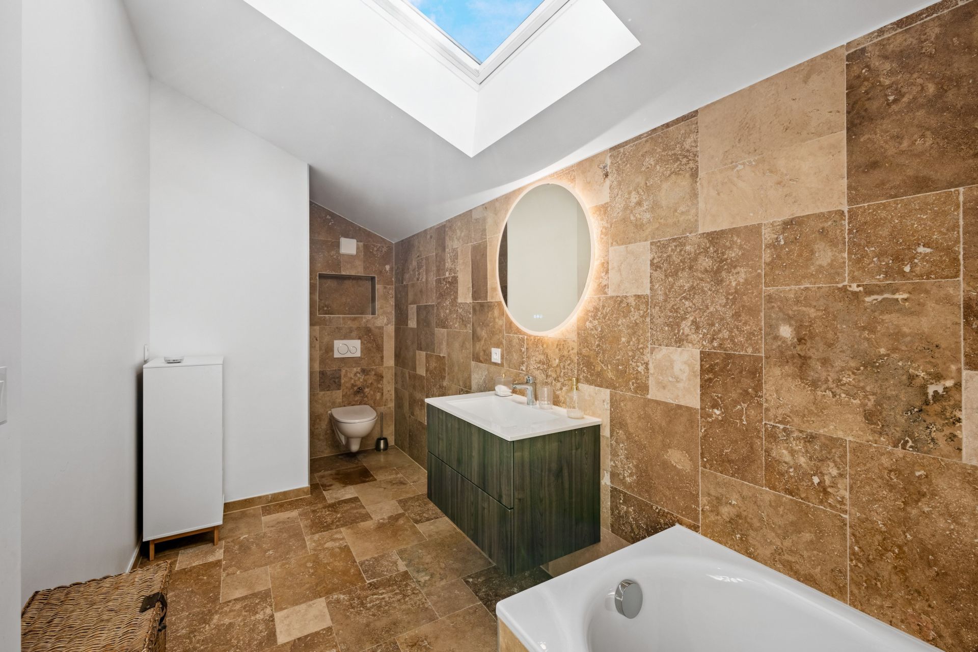 house 6 Rooms for sale on LUGRIN (74500)