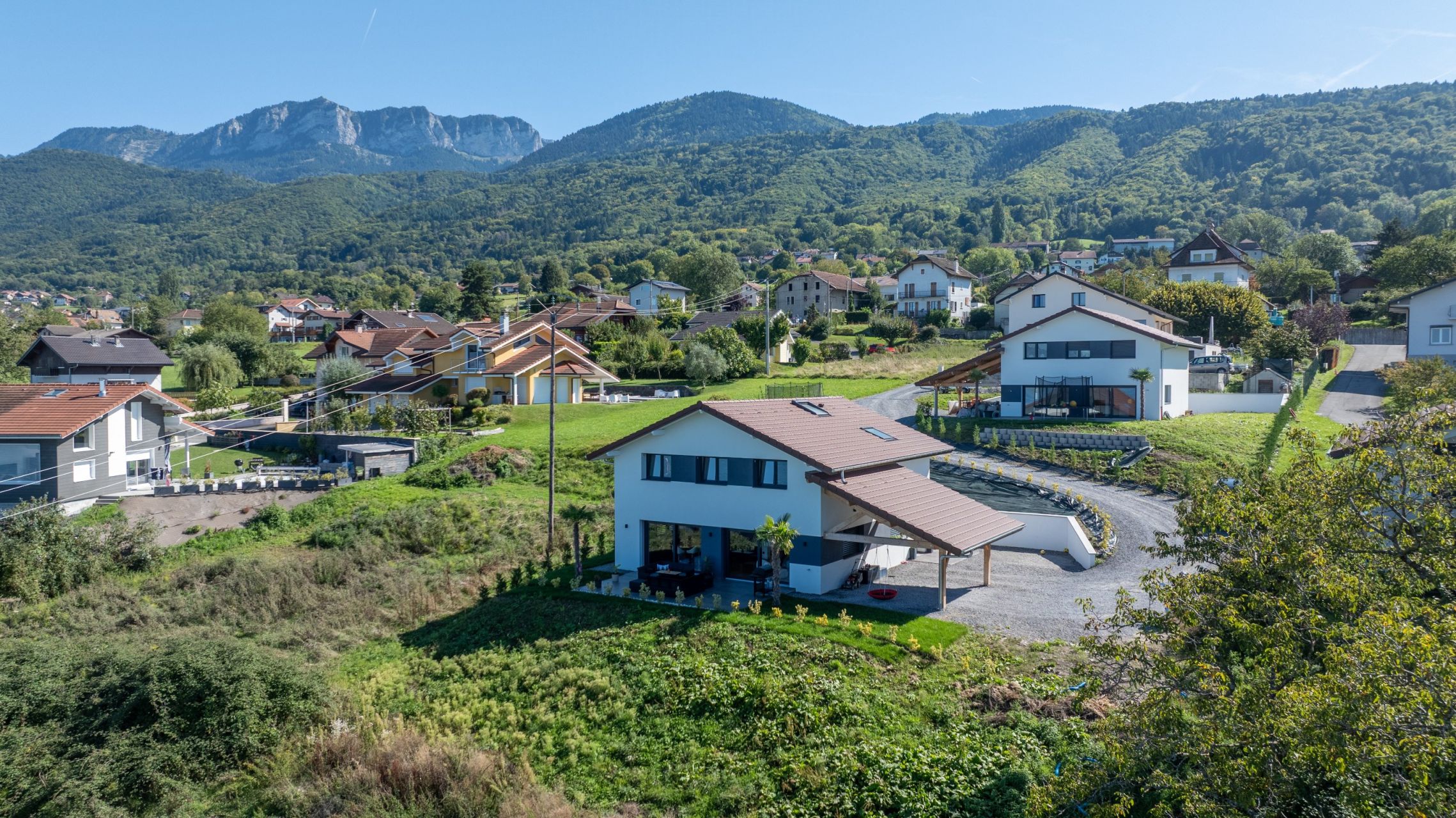 house 6 Rooms for sale on LUGRIN (74500)