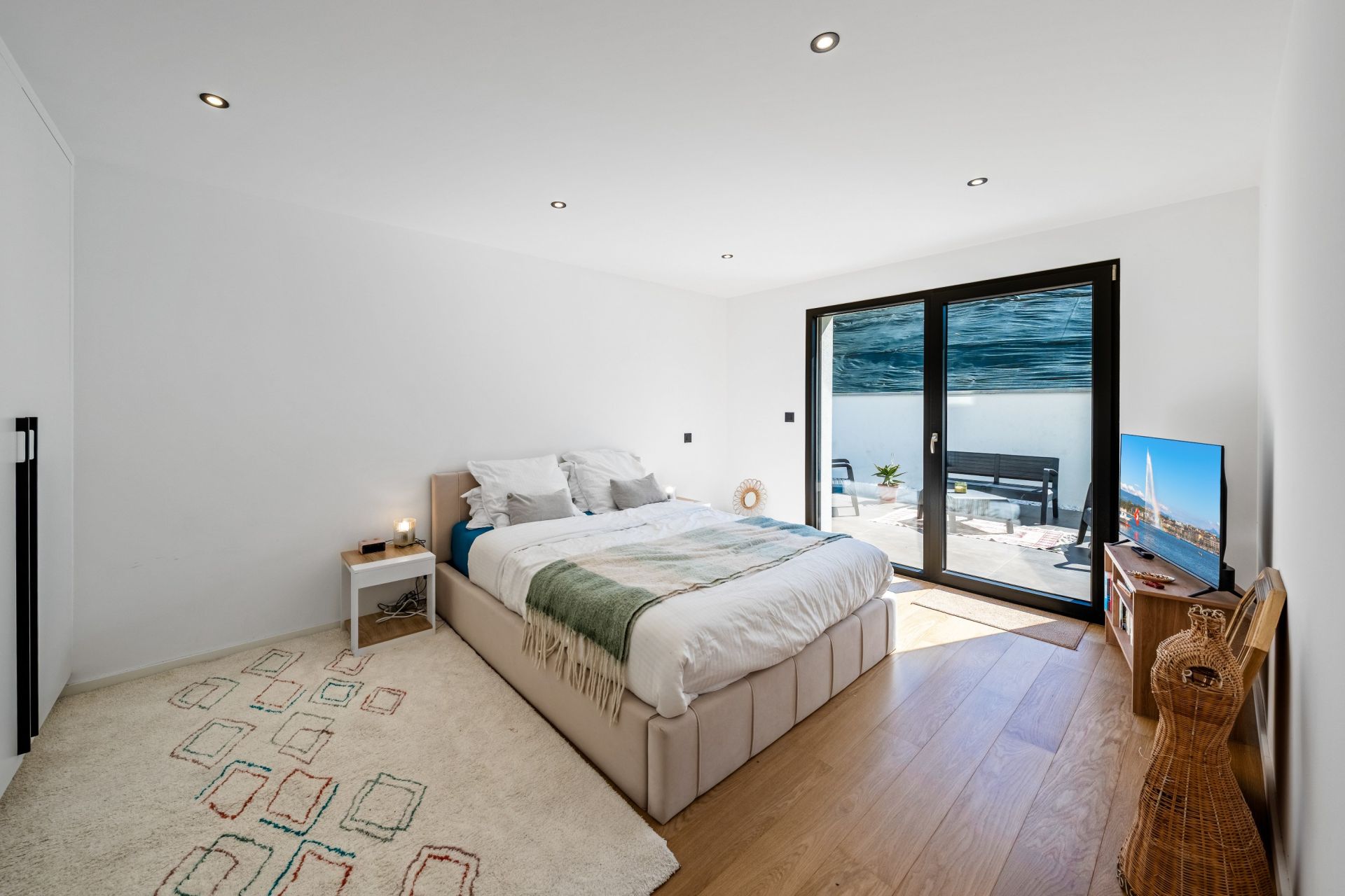 house 6 Rooms for sale on LUGRIN (74500)