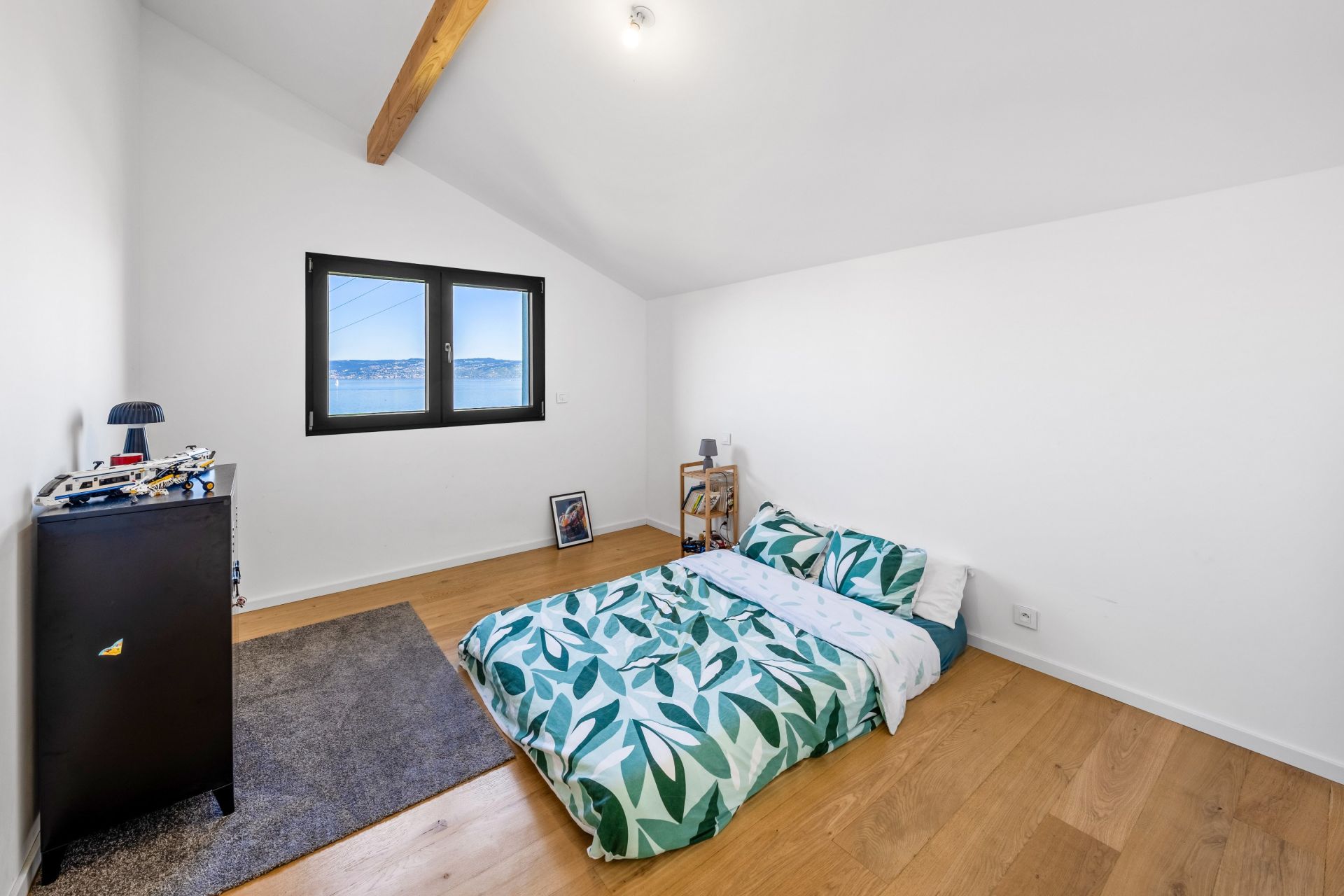 house 6 Rooms for sale on LUGRIN (74500)