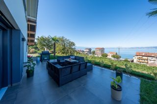 house 6 Rooms for sale on LUGRIN (74500)