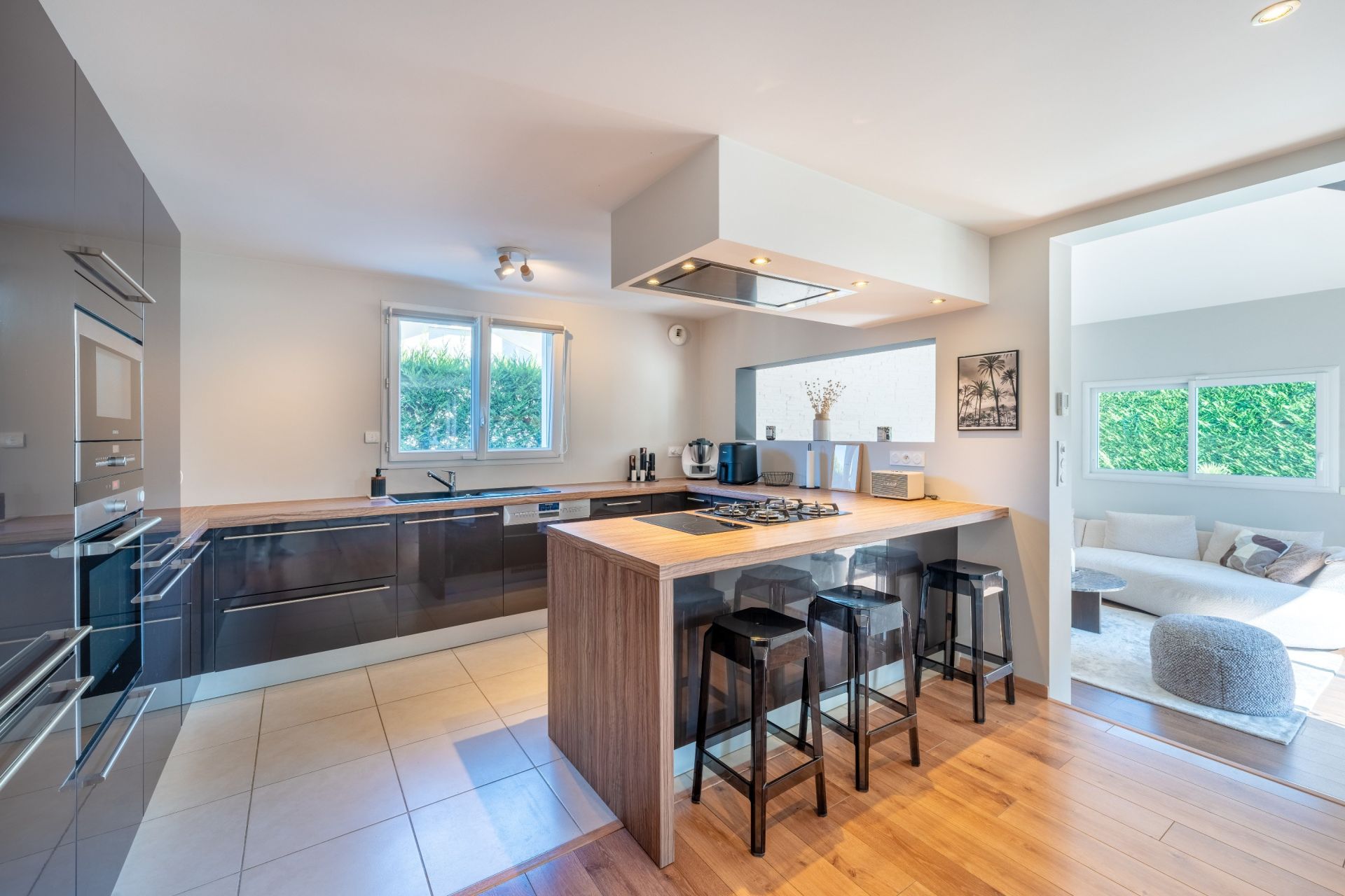 house 6 Rooms for sale on CHENS SUR LEMAN (74140)