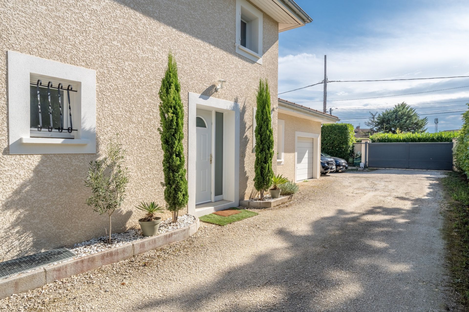 house 6 Rooms for sale on CHENS SUR LEMAN (74140)