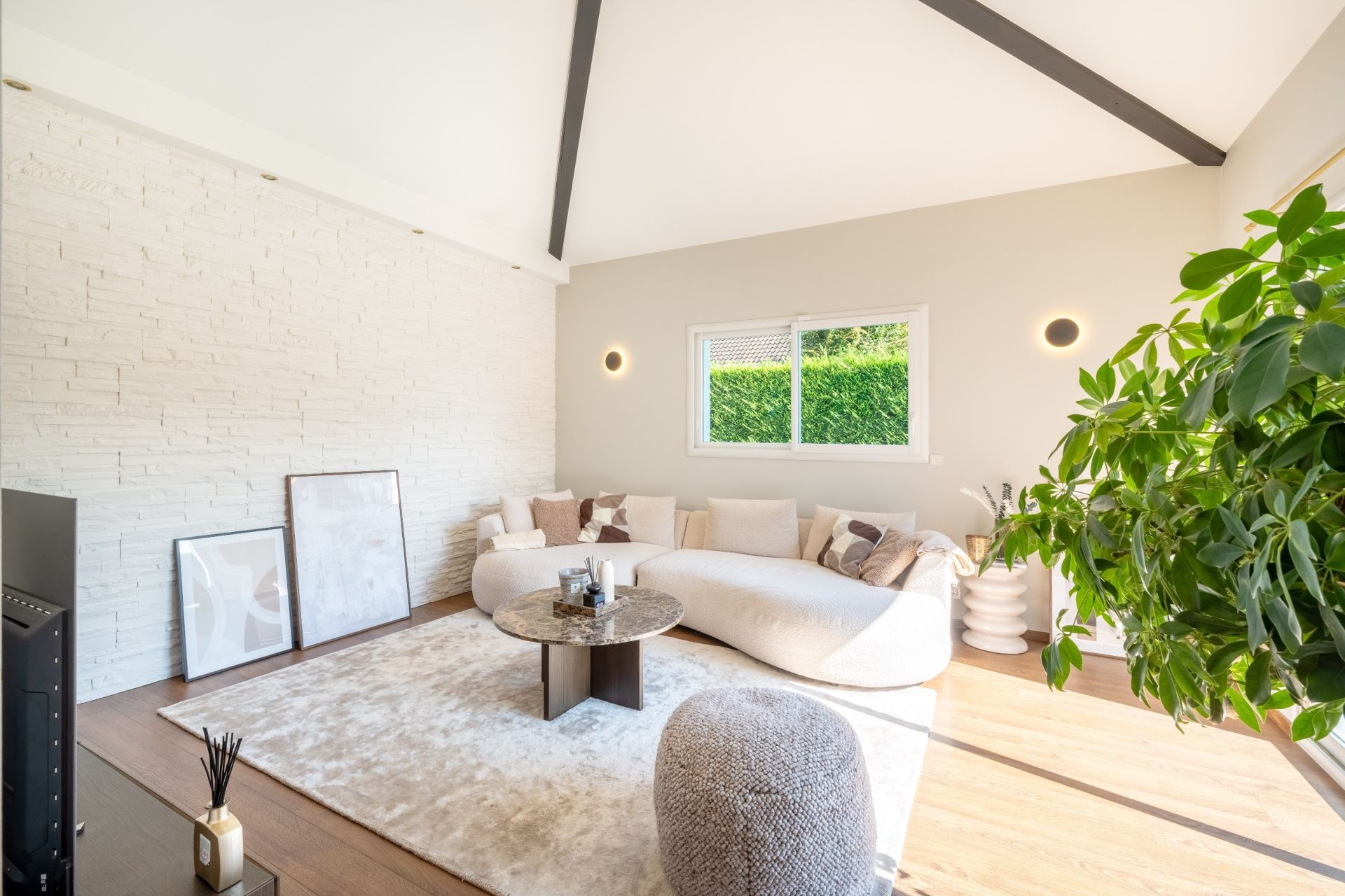 house 6 Rooms for sale on CHENS SUR LEMAN (74140)