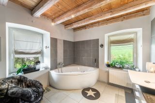 farm complex 5 Rooms for sale on BALLAISON (74140)