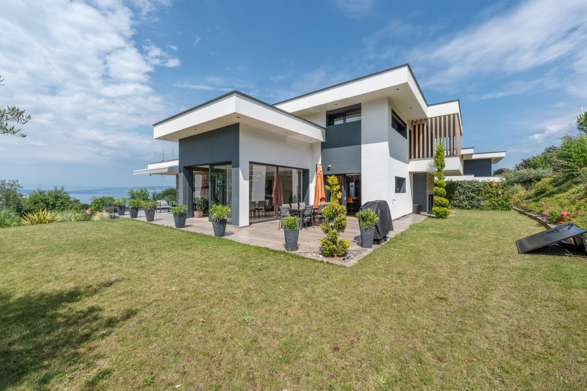 house 7 Rooms for sale on NEUVECELLE (74500)