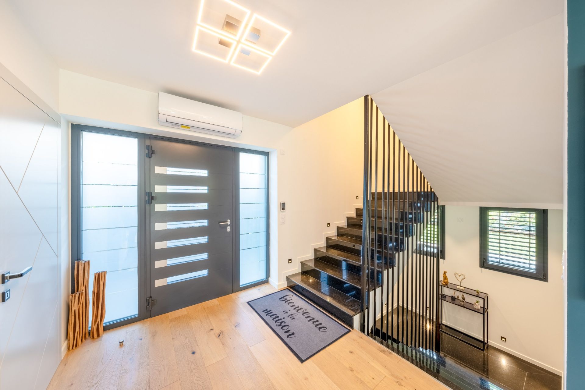 house 7 Rooms for sale on NEUVECELLE (74500)