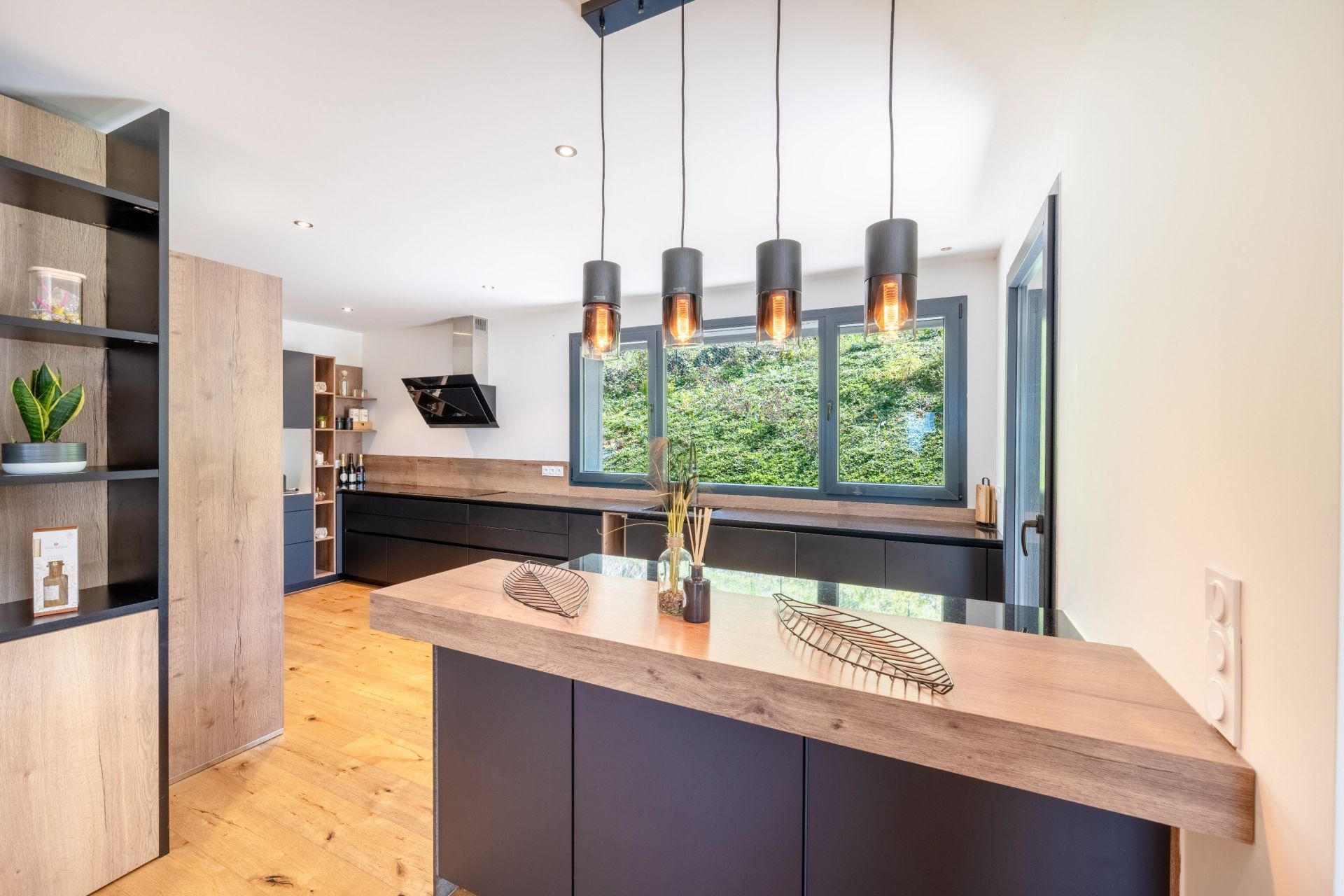 house 7 Rooms for sale on NEUVECELLE (74500)