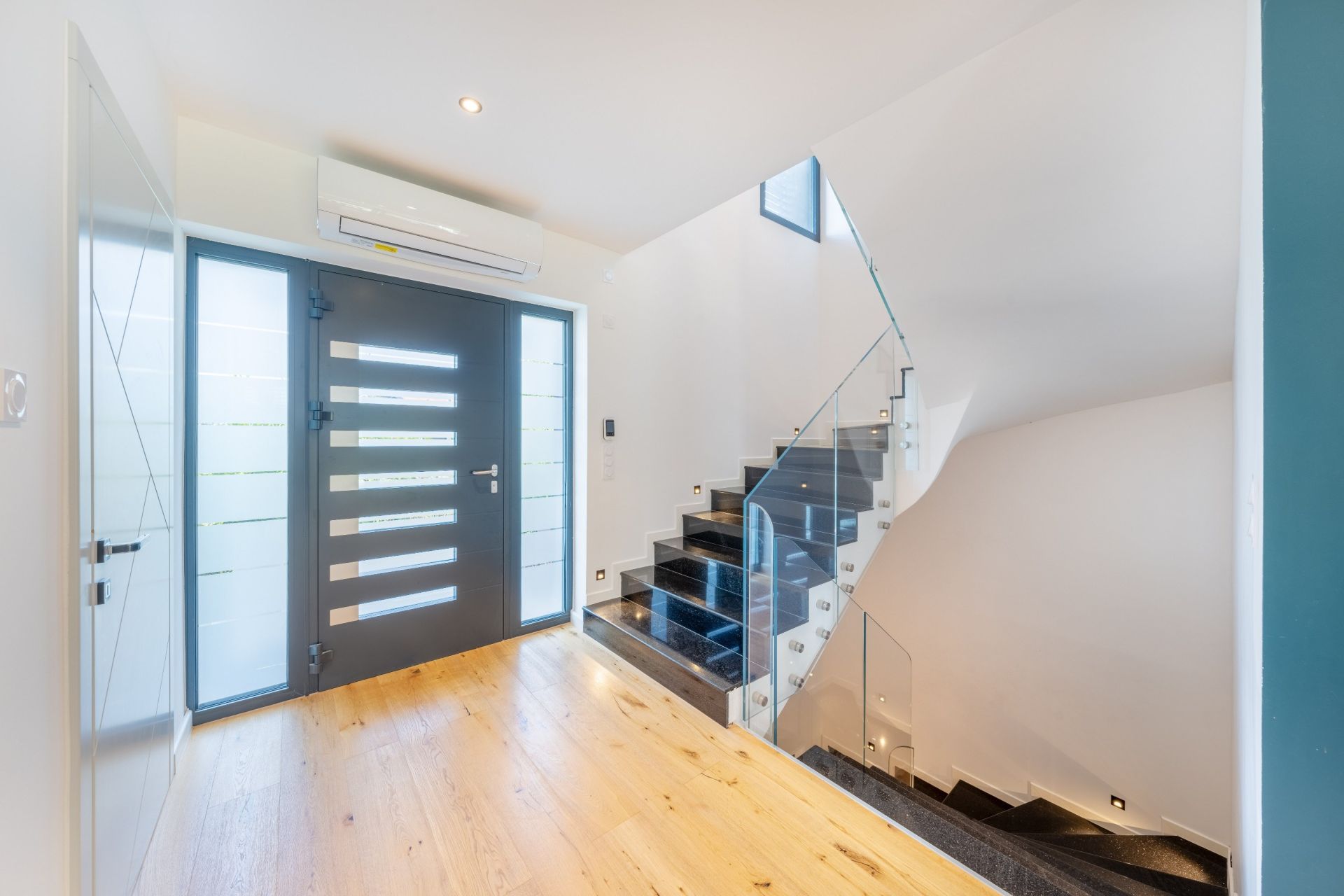 house 7 Rooms for sale on NEUVECELLE (74500)