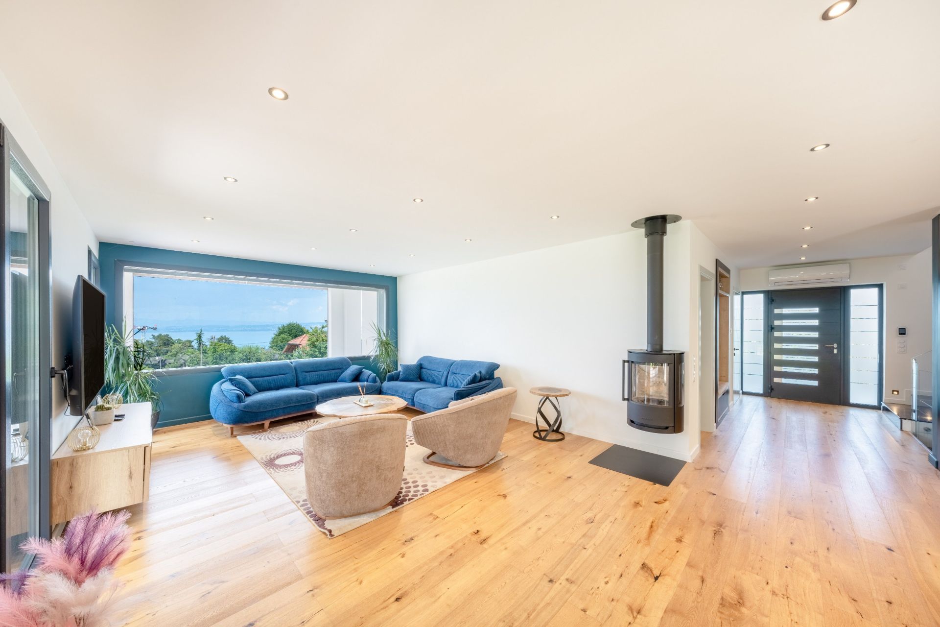 house 7 Rooms for sale on NEUVECELLE (74500)
