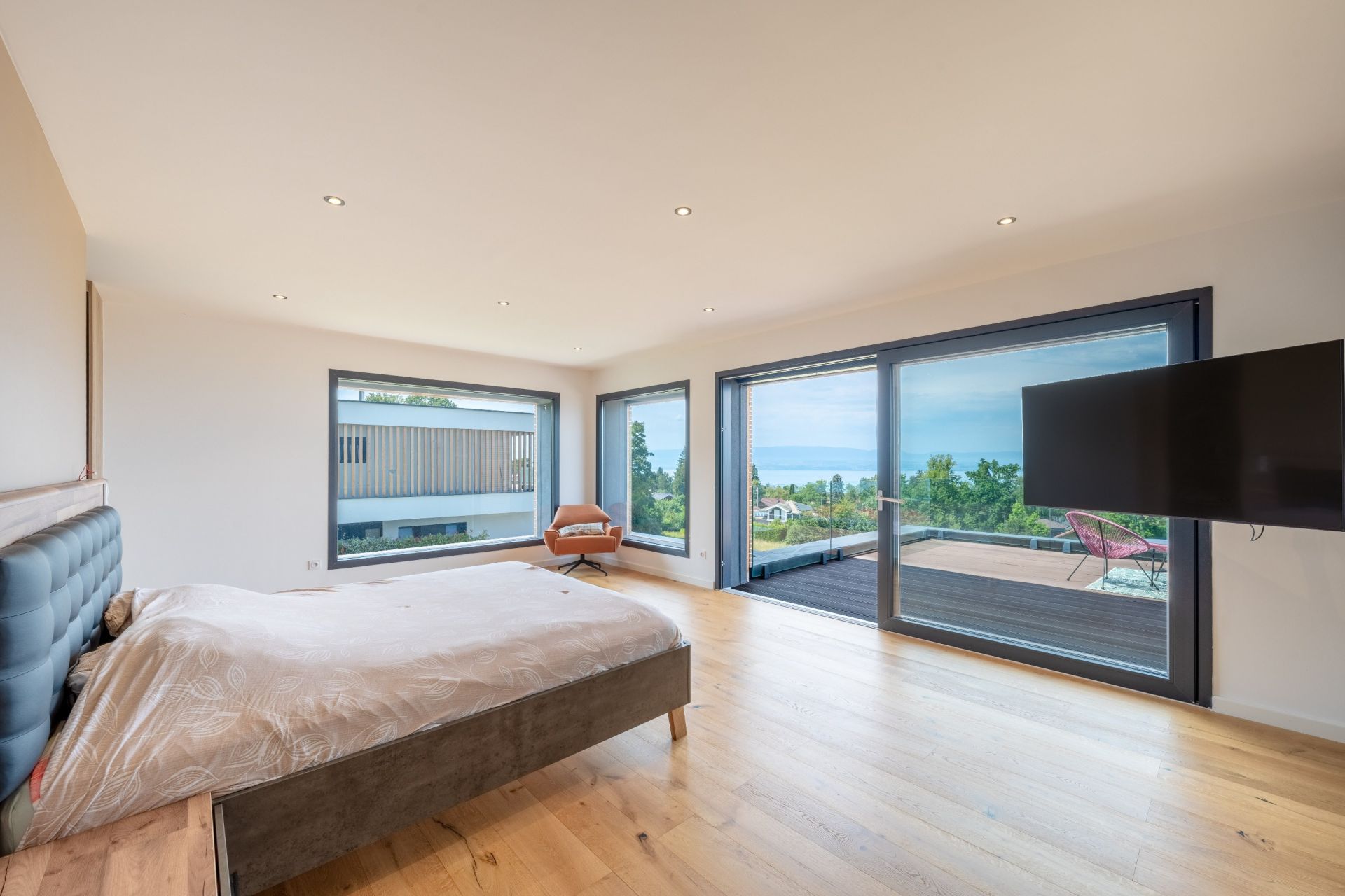 house 7 Rooms for sale on NEUVECELLE (74500)