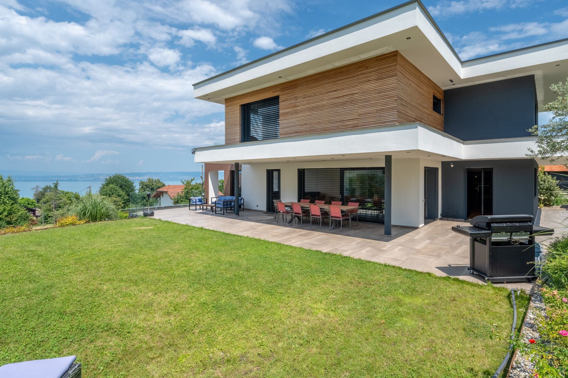house 7 Rooms for sale on NEUVECELLE (74500)