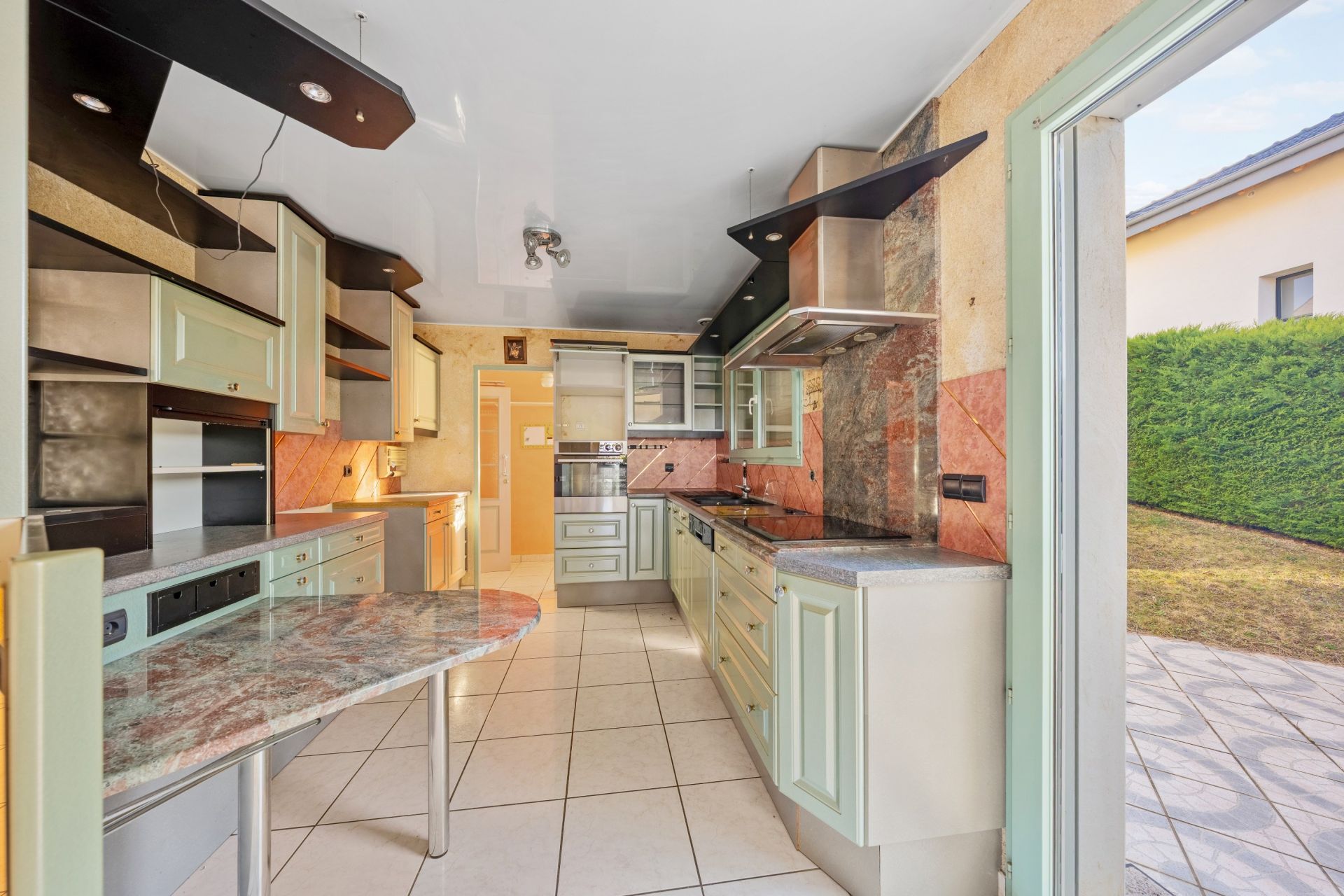 house 8 Rooms for sale on NEUVECELLE (74500)