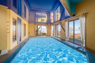 house 8 Rooms for sale on NEUVECELLE (74500)