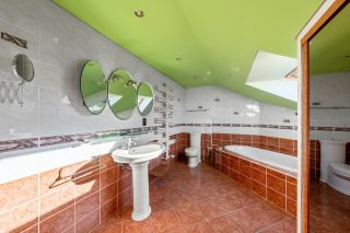 house 8 Rooms for sale on NEUVECELLE (74500)