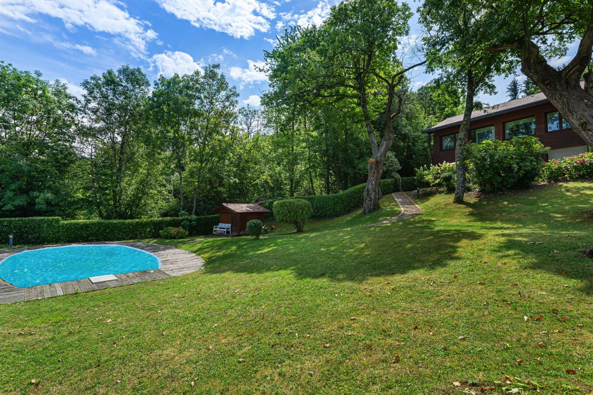 villa 6 Rooms for sale on NEUVECELLE (74500)