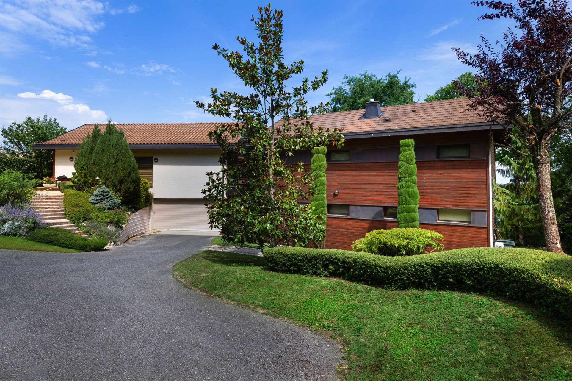 villa 6 Rooms for sale on NEUVECELLE (74500)