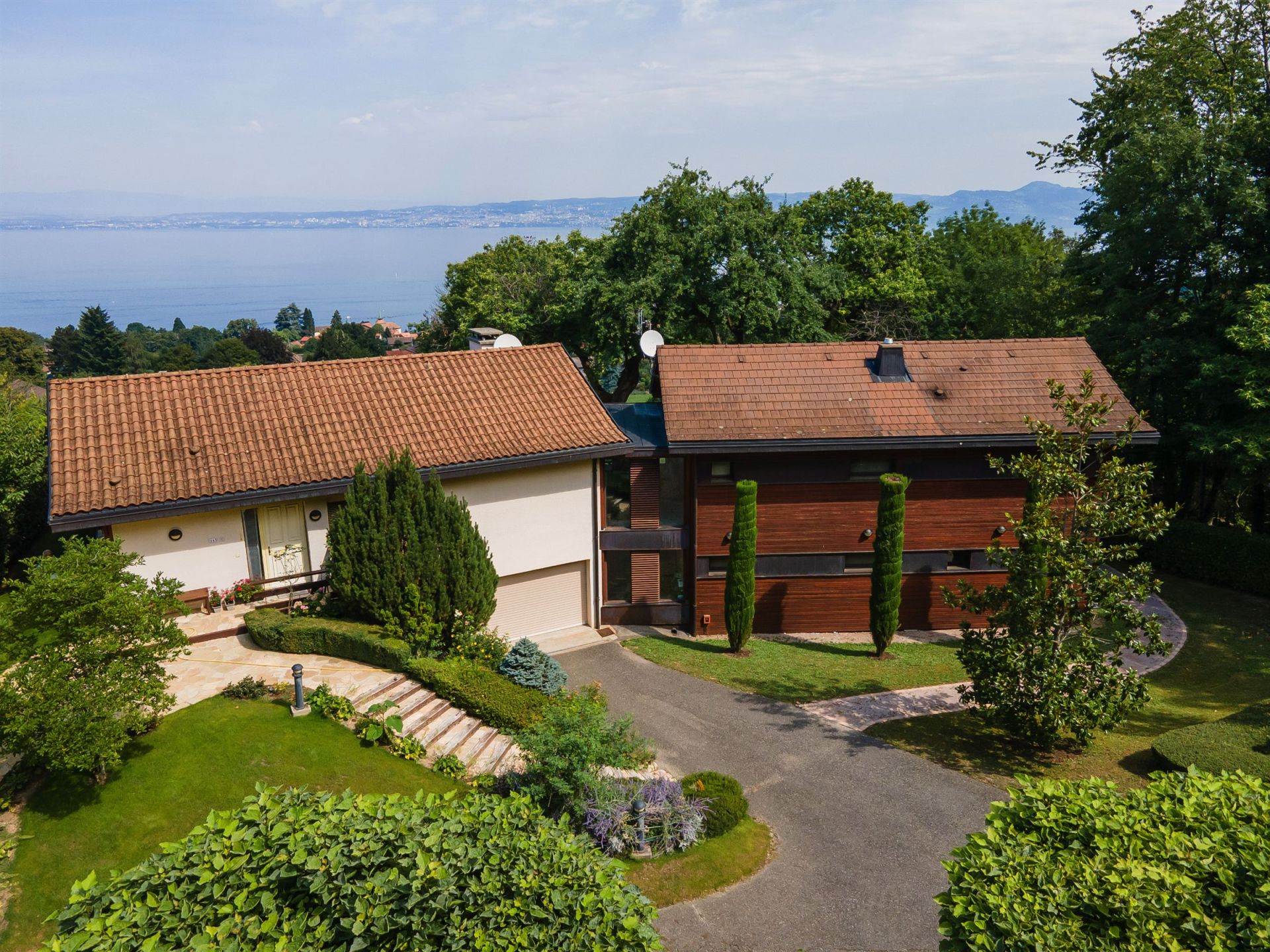 villa 6 Rooms for sale on NEUVECELLE (74500)