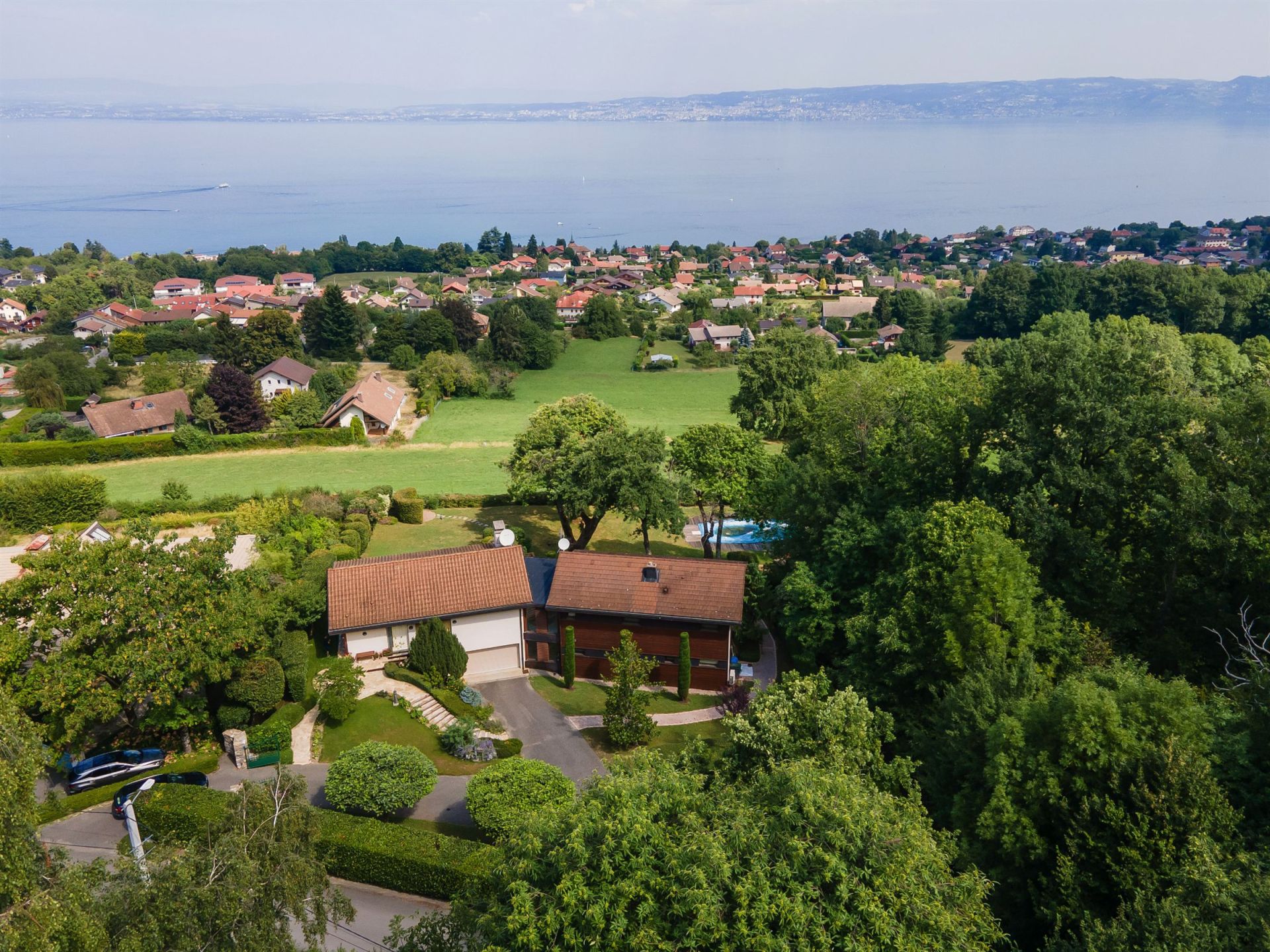 villa 6 Rooms for sale on NEUVECELLE (74500)