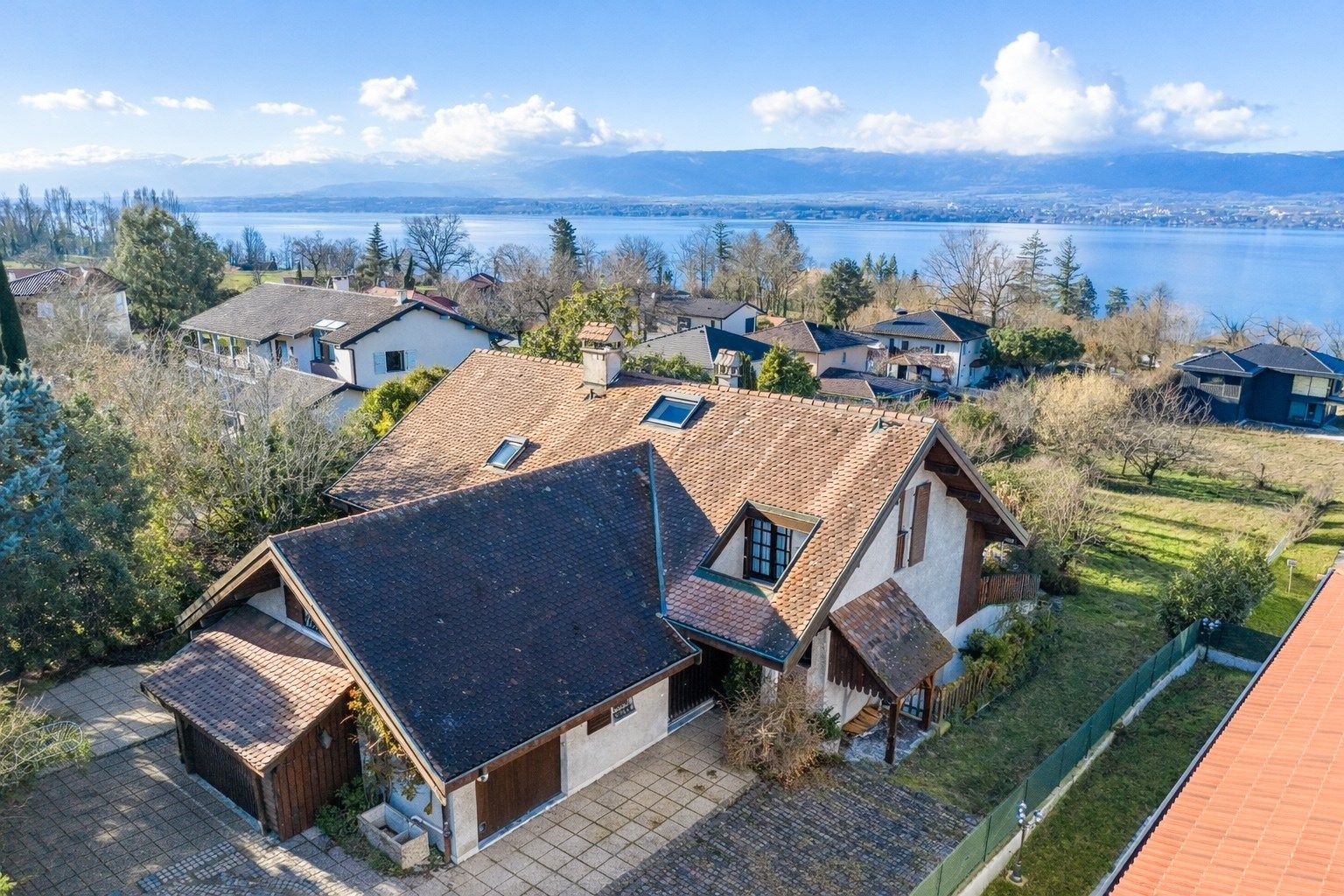 house 8 Rooms for sale on MESSERY (74140)