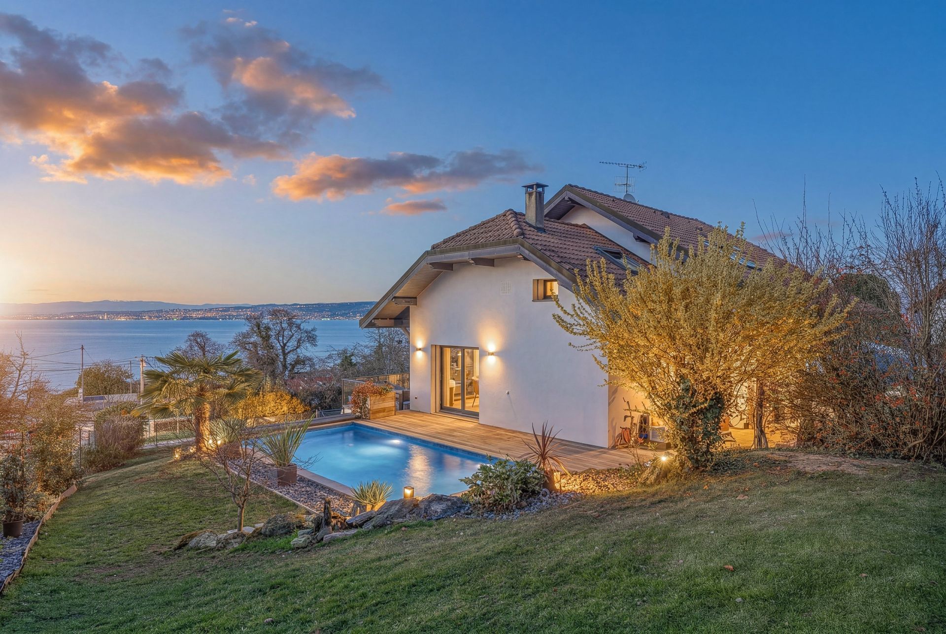 house 7 Rooms for sale on LUGRIN (74500)