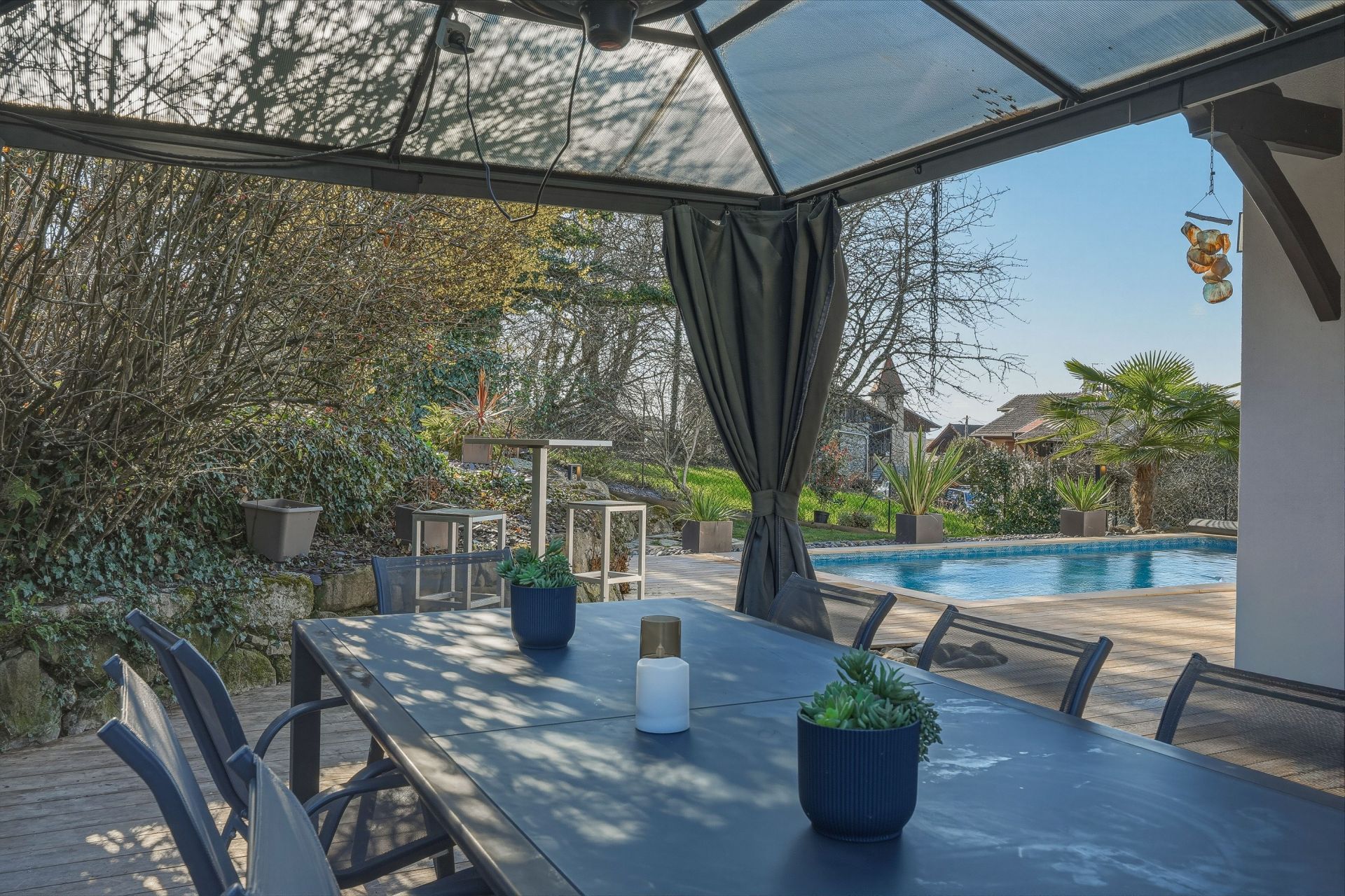 house 7 Rooms for sale on LUGRIN (74500)