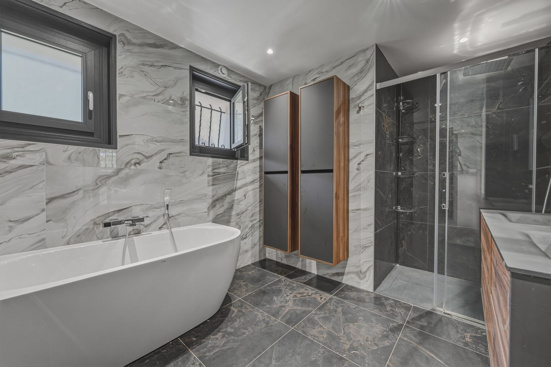 house 7 Rooms for sale on LUGRIN (74500)