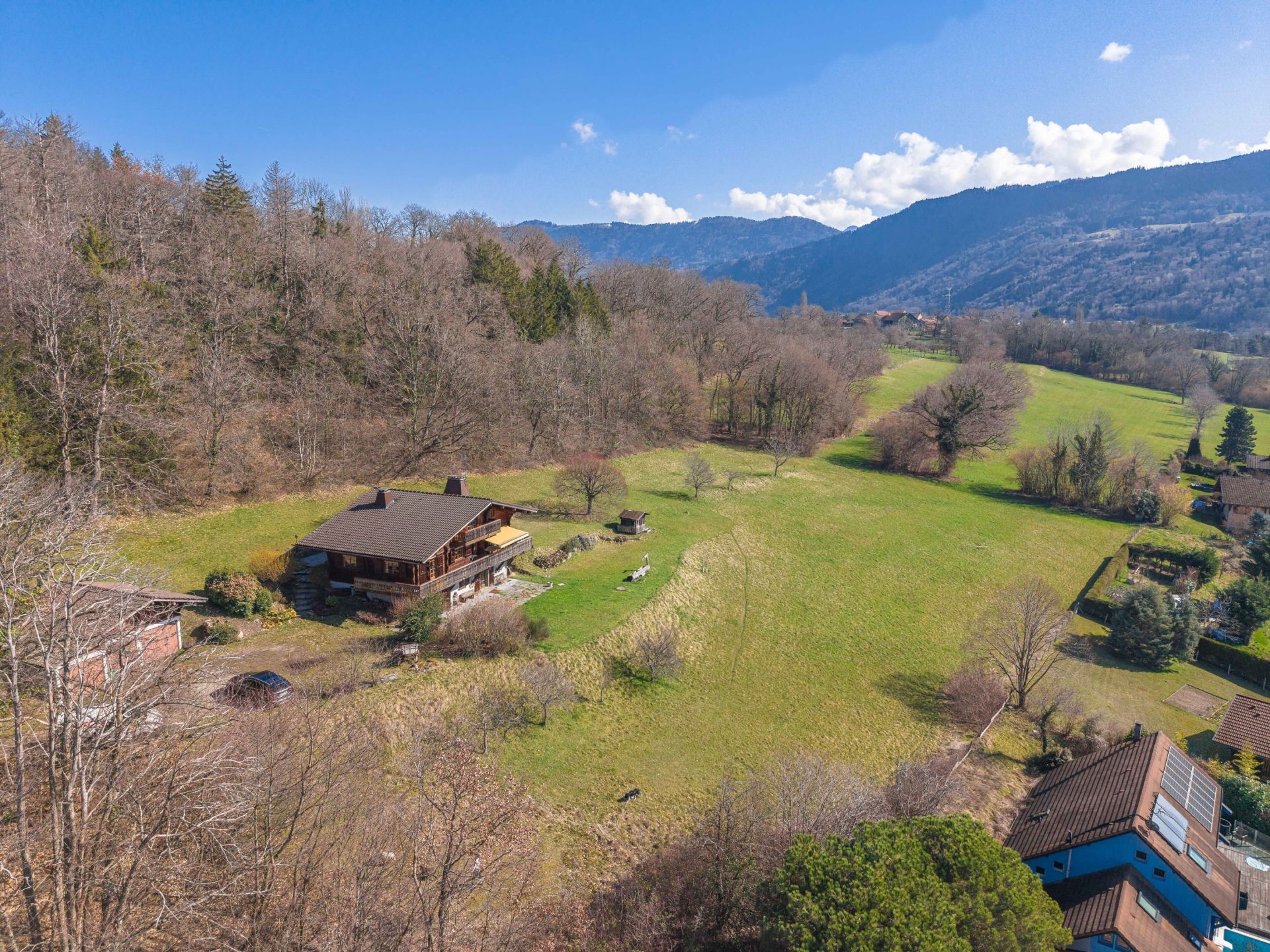 chalet 9 Rooms for sale on PERRIGNIER (74550)