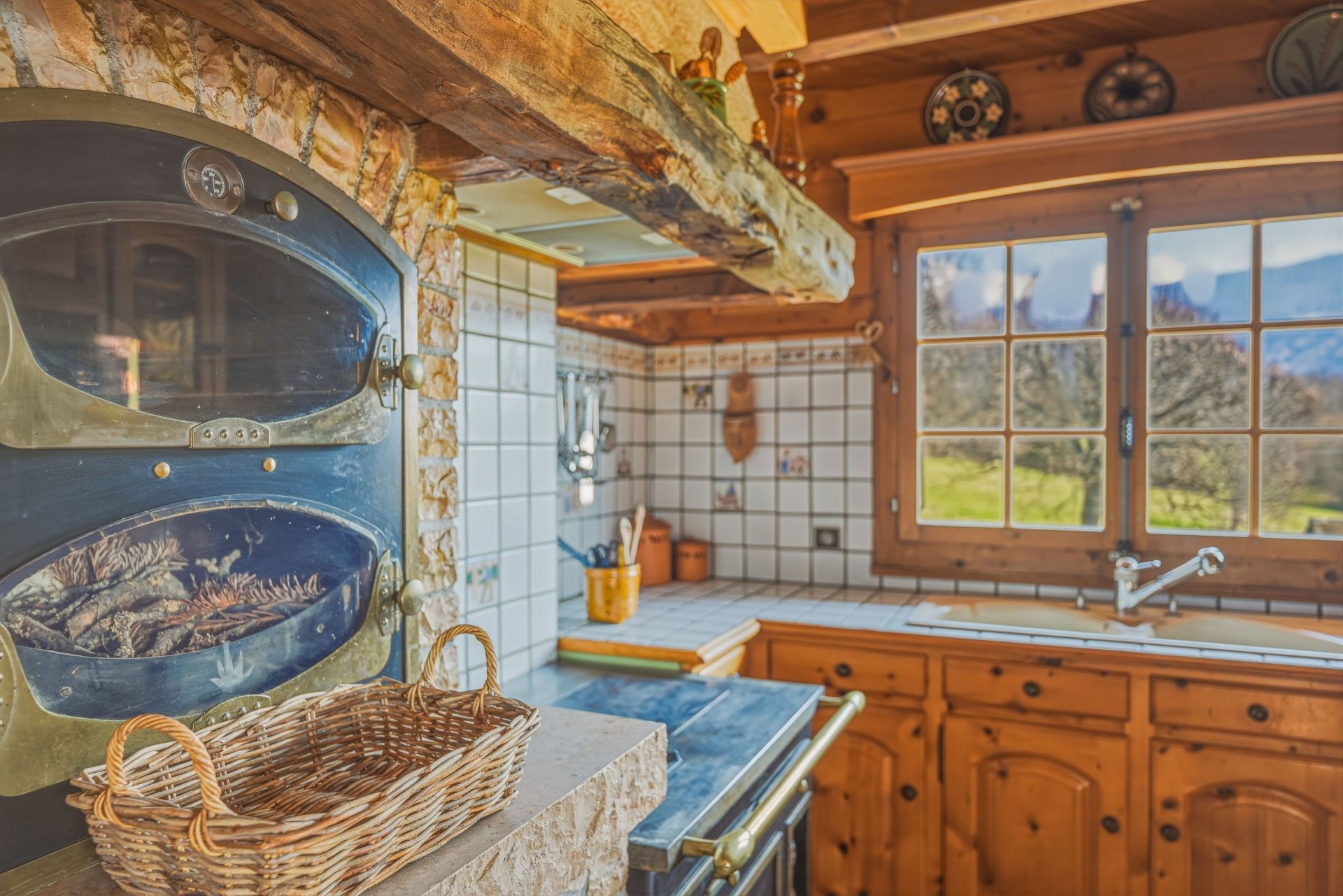 chalet 9 Rooms for sale on PERRIGNIER (74550)