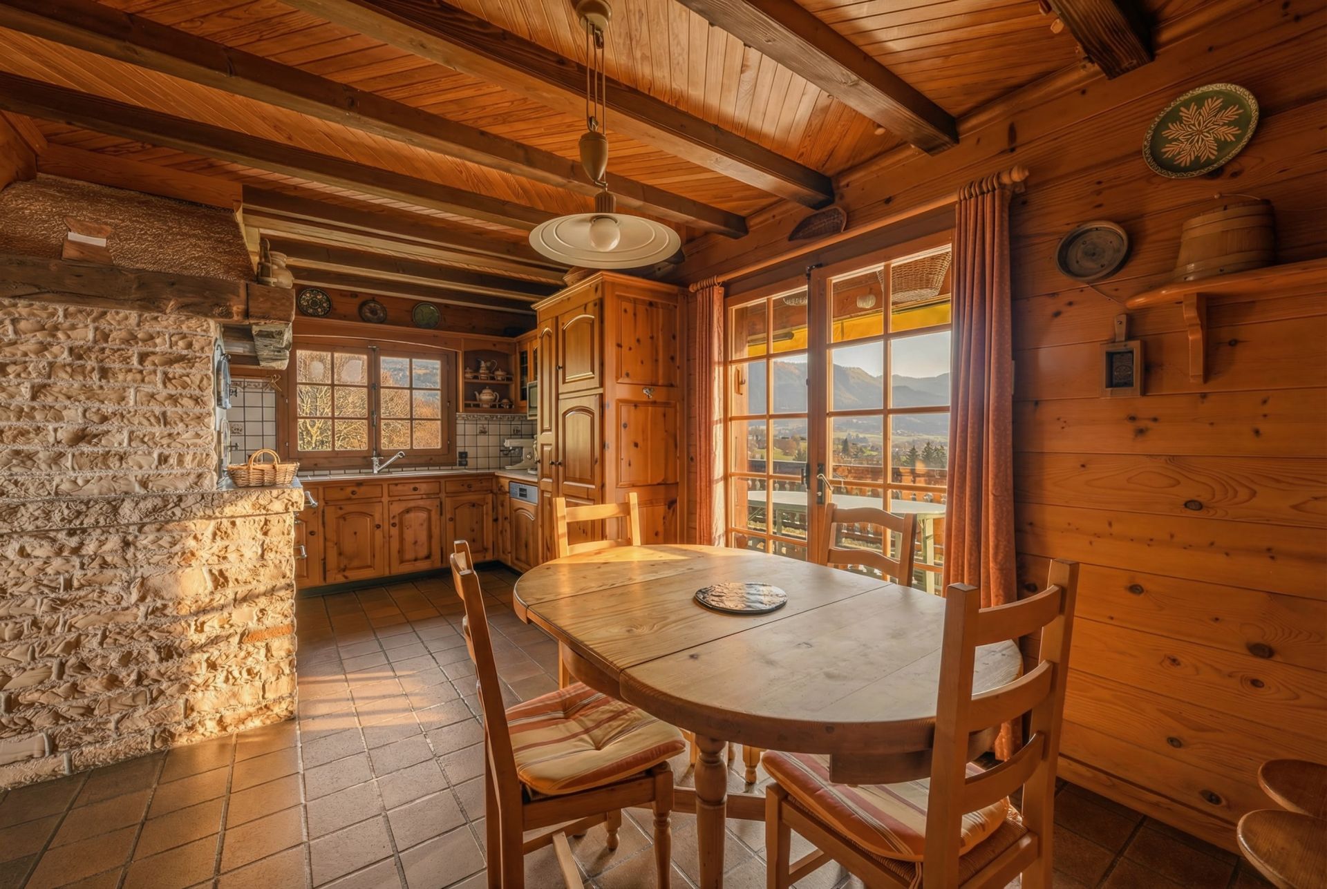 chalet 9 Rooms for sale on PERRIGNIER (74550)