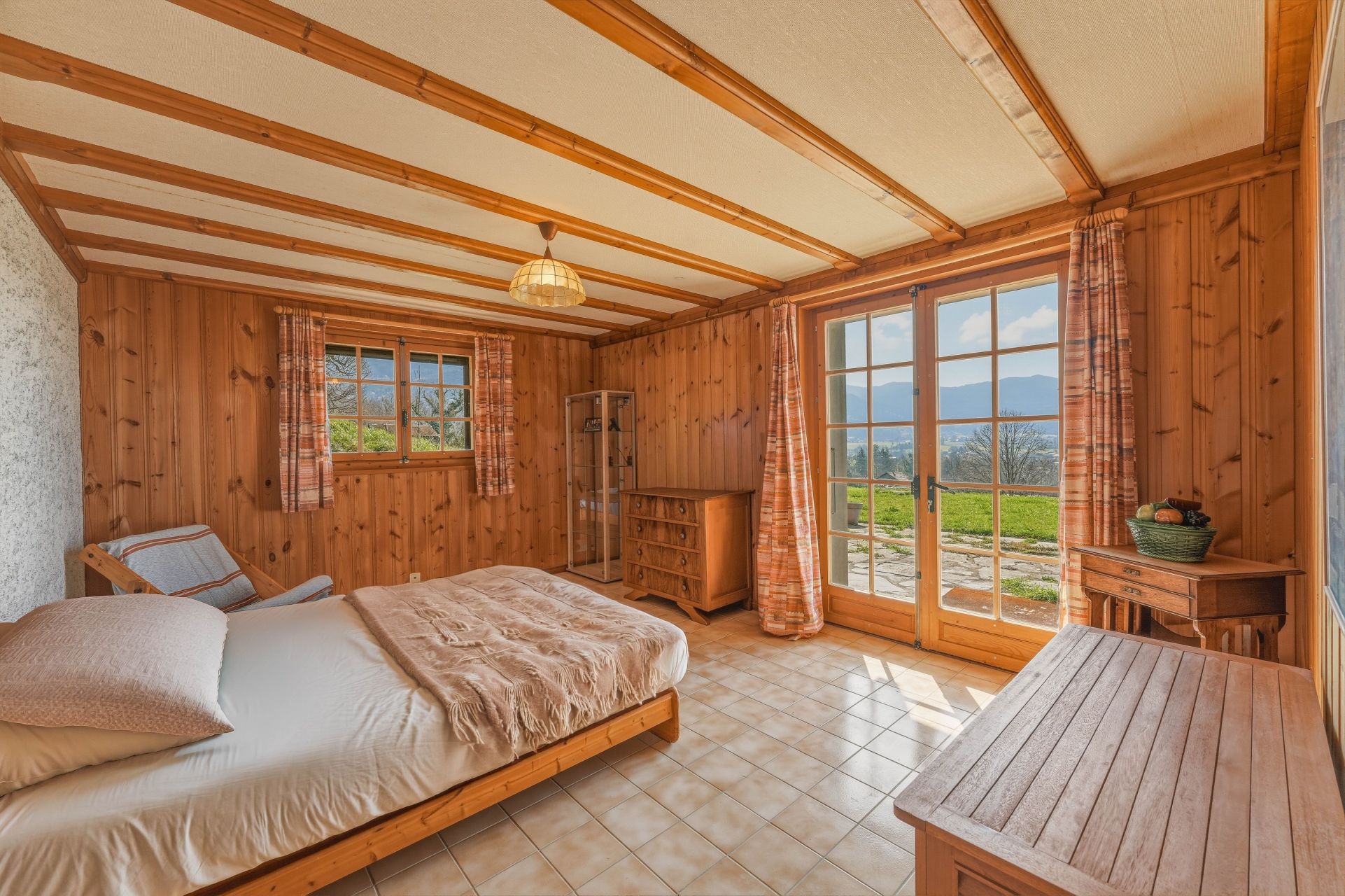 chalet 9 Rooms for sale on PERRIGNIER (74550)