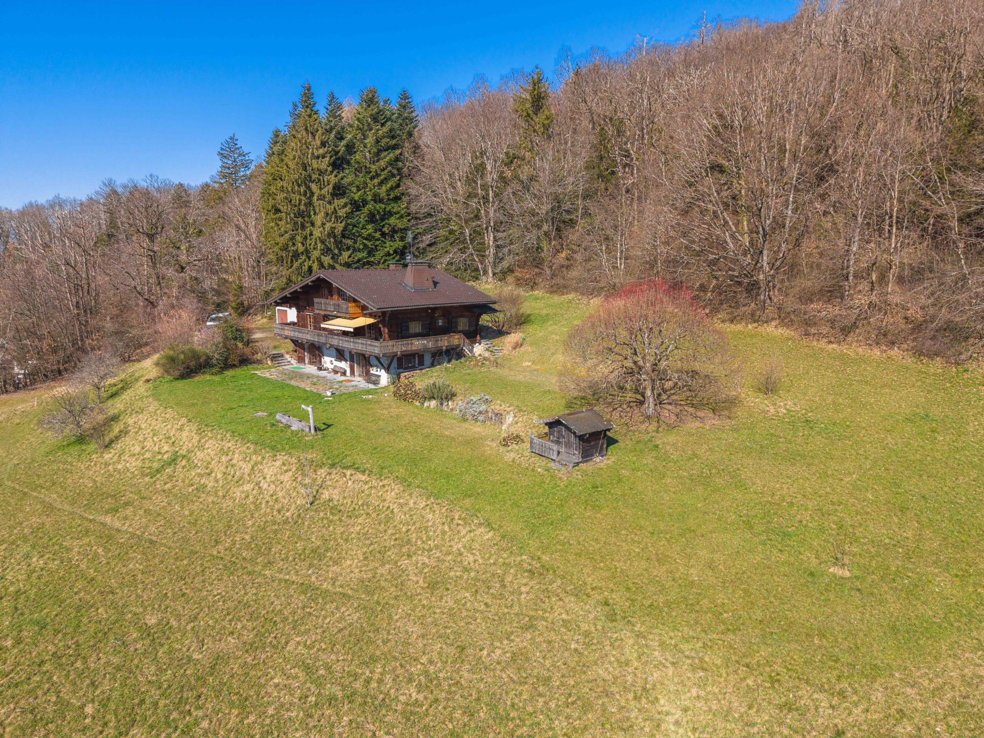 chalet 9 Rooms for sale on PERRIGNIER (74550)