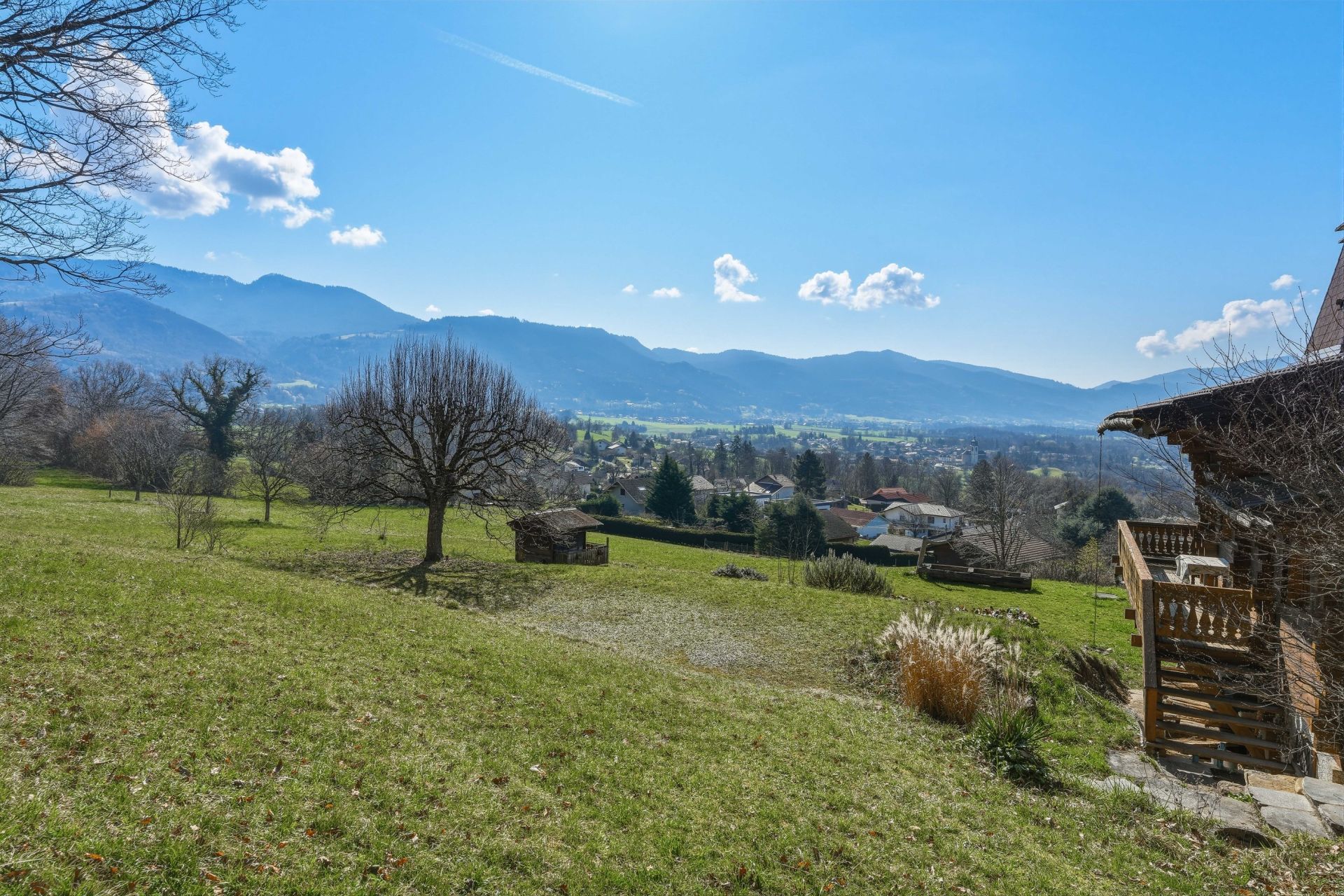 chalet 9 Rooms for sale on PERRIGNIER (74550)