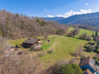 chalet 9 Rooms for sale on PERRIGNIER (74550)