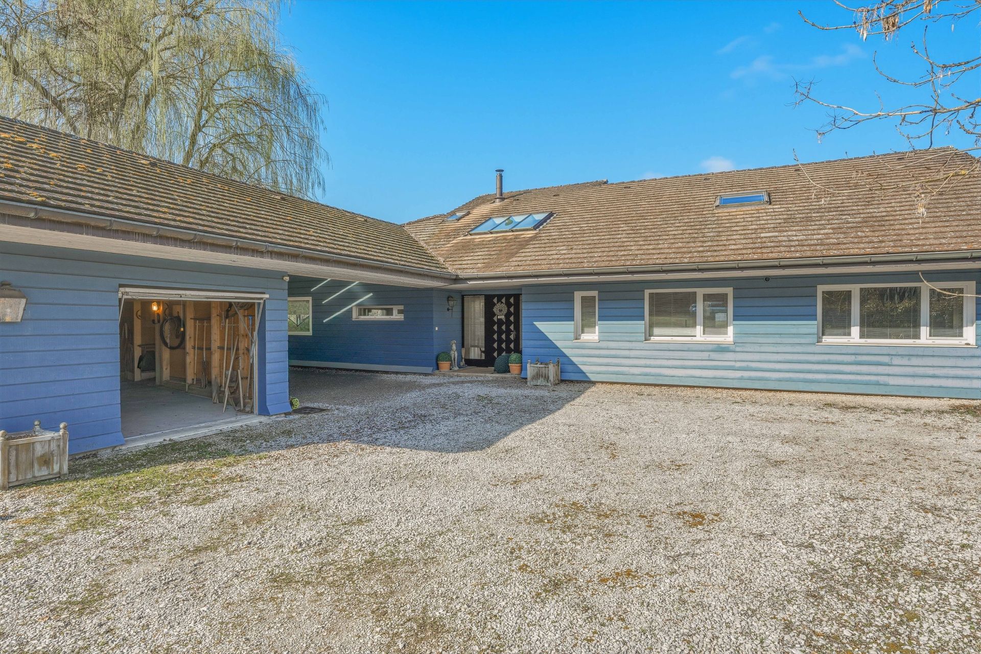 house 9 Rooms for sale on LOISIN (74140)