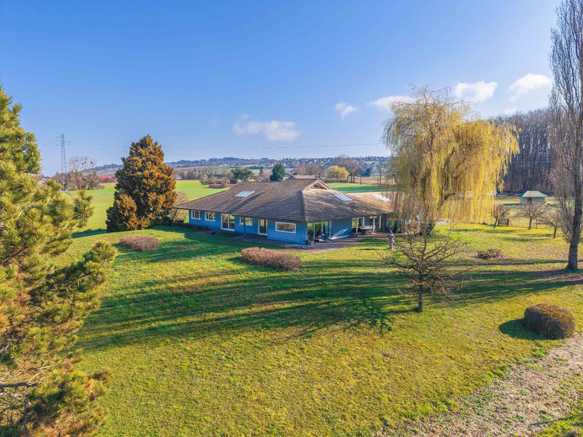 house 9 Rooms for sale on LOISIN (74140)