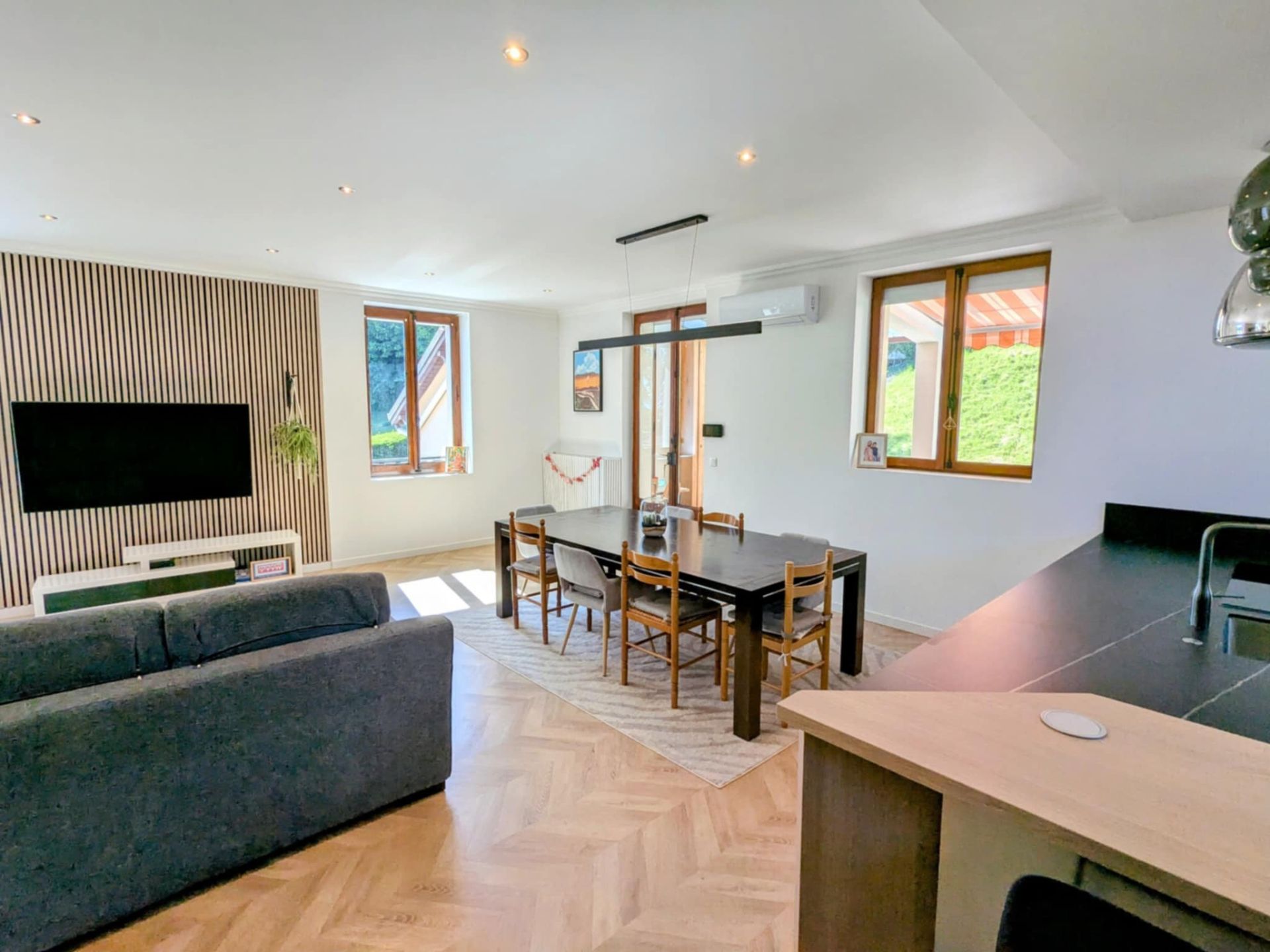 apartment 9 Rooms for sale on EVIAN LES BAINS (74500)