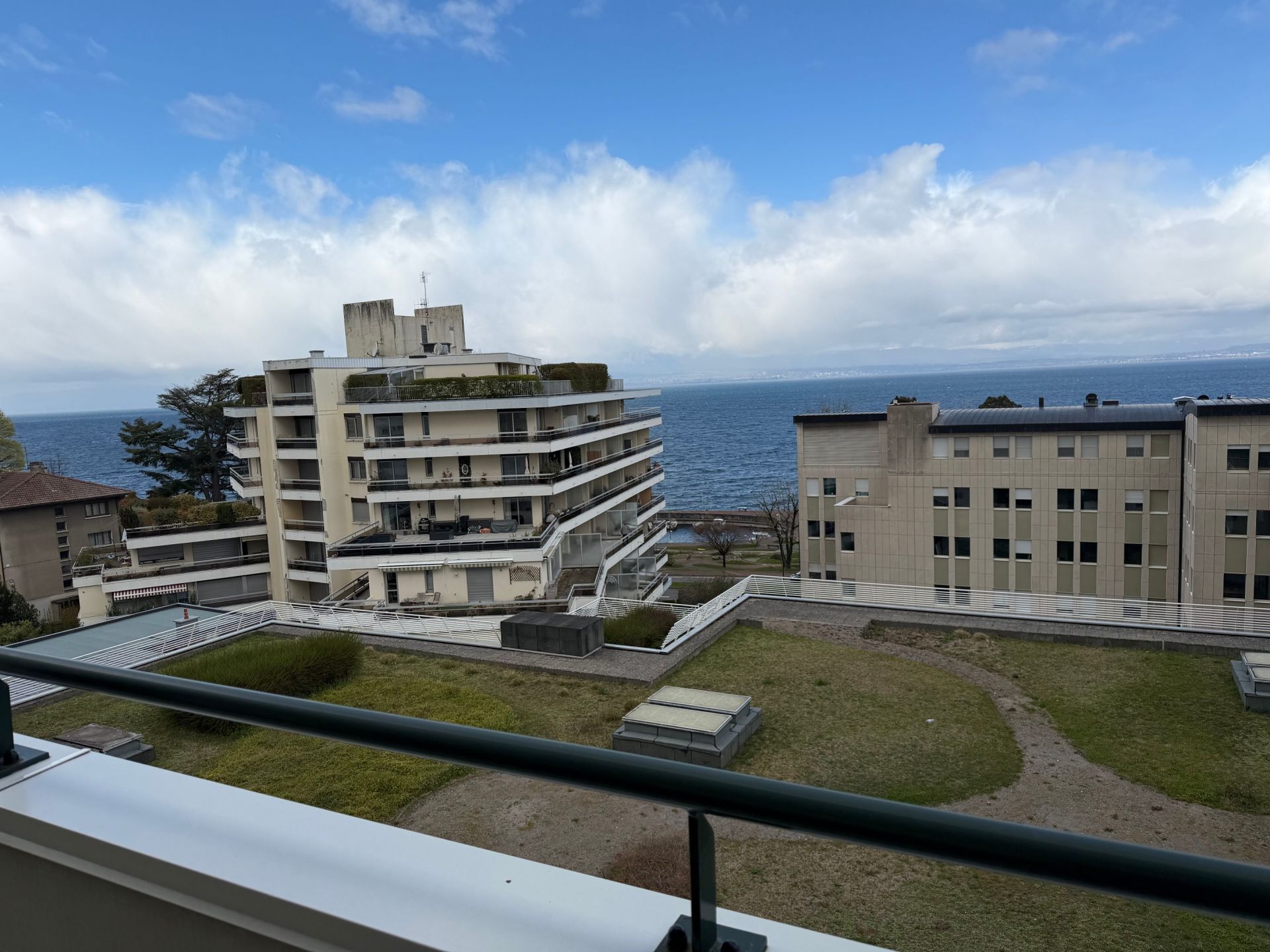 apartment 5 Rooms for sale on EVIAN LES BAINS (74500)