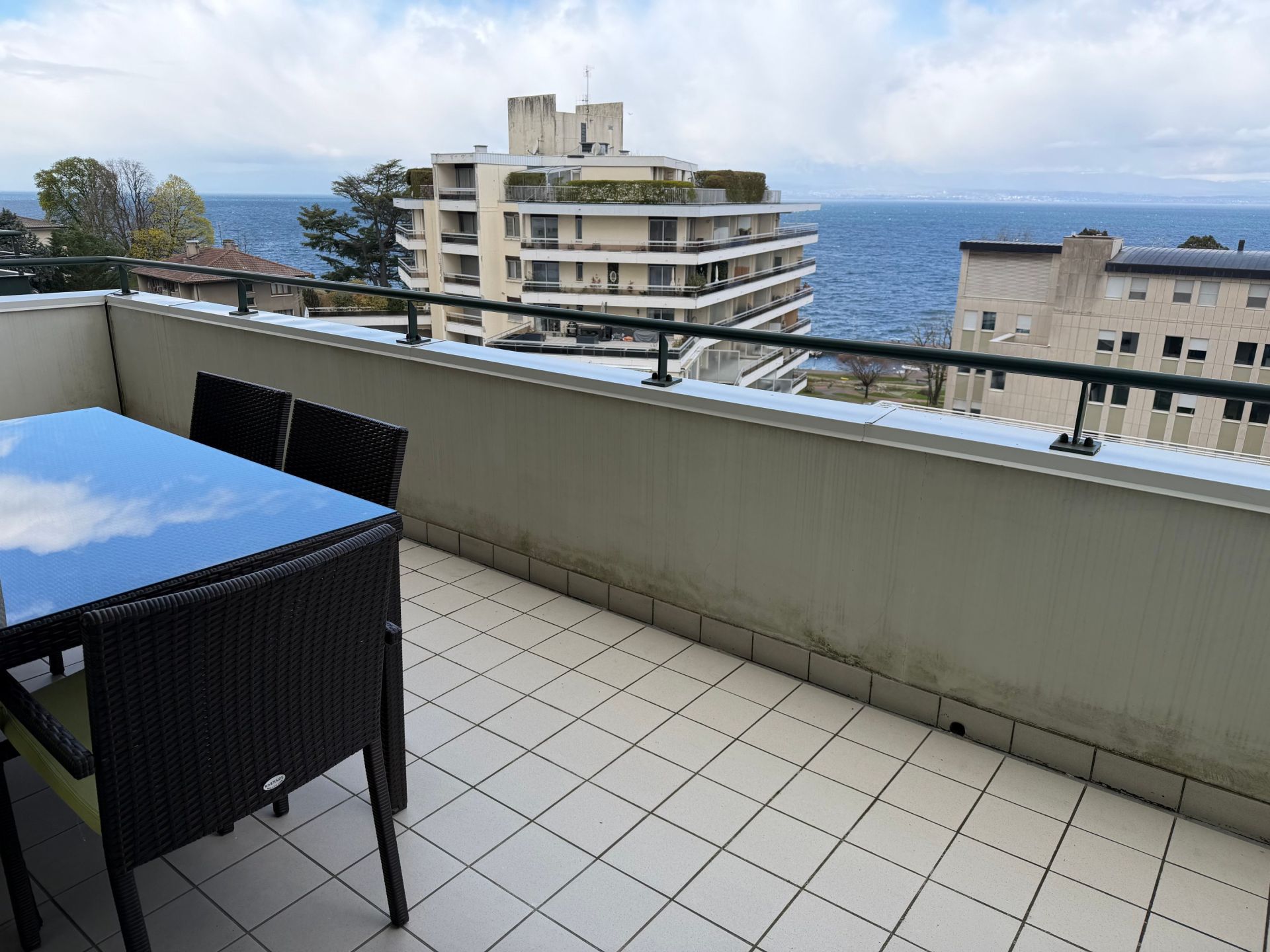 apartment 5 Rooms for sale on EVIAN LES BAINS (74500)