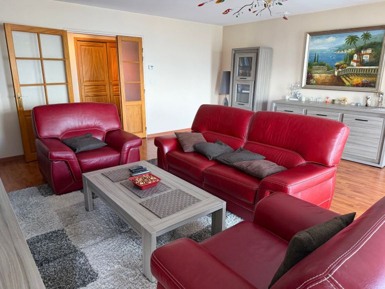 apartment 5 Rooms for sale on EVIAN LES BAINS (74500)