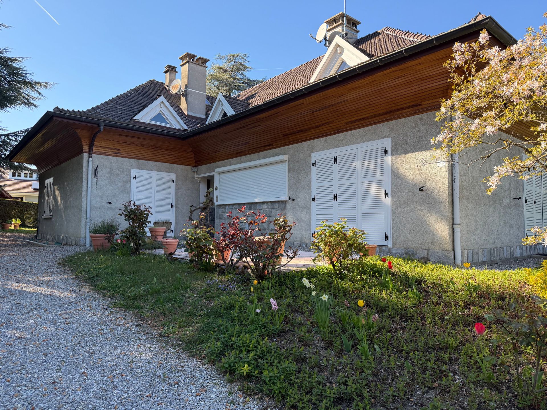 house 9 Rooms for sale on LUGRIN (74500)