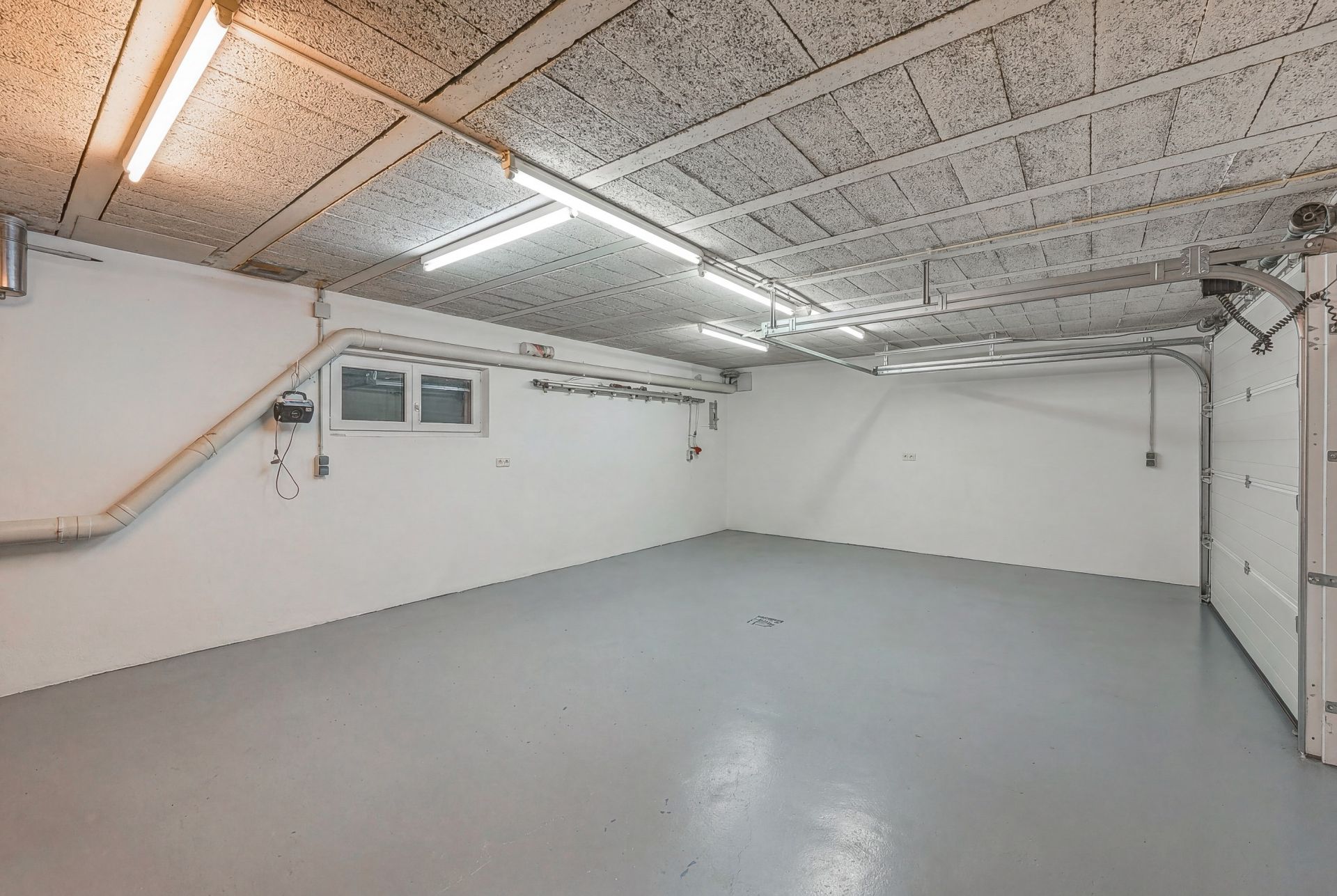 villa 4 Rooms for sale on CHENS SUR LEMAN (74140)