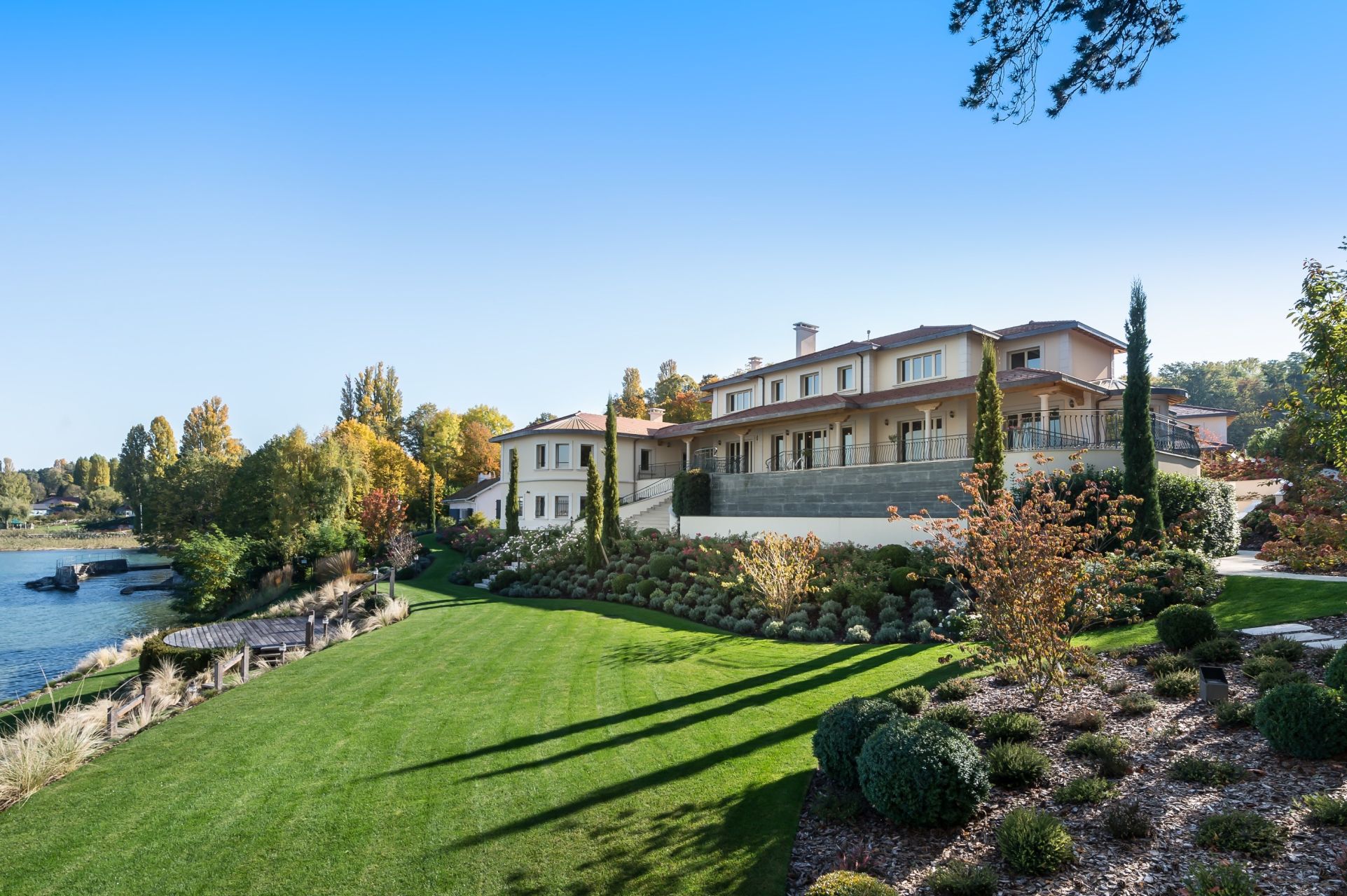propriété 14 Pièces en vente sur CHENS SUR LEMAN (74140)