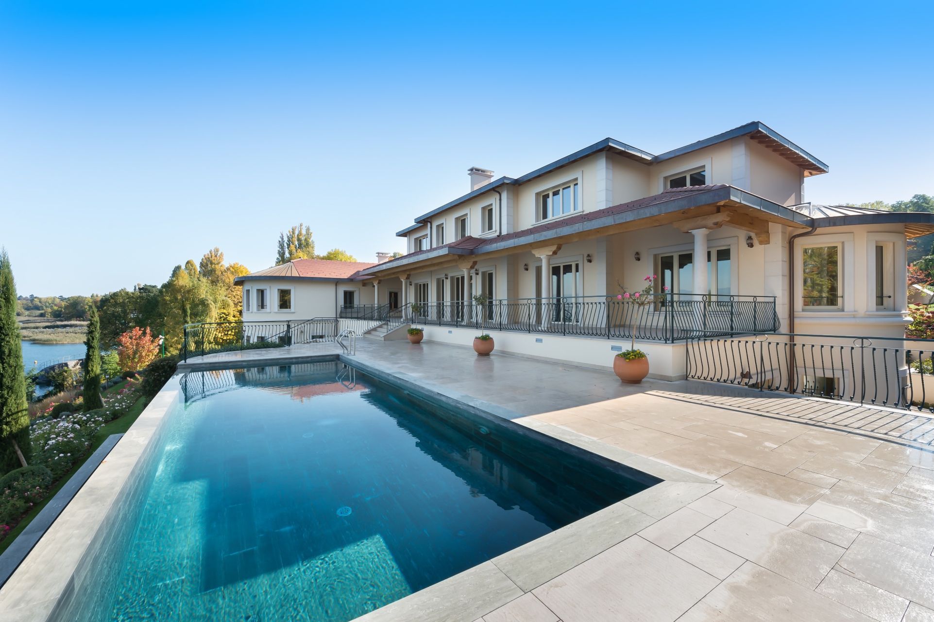 propriété 14 Pièces en vente sur CHENS SUR LEMAN (74140)
