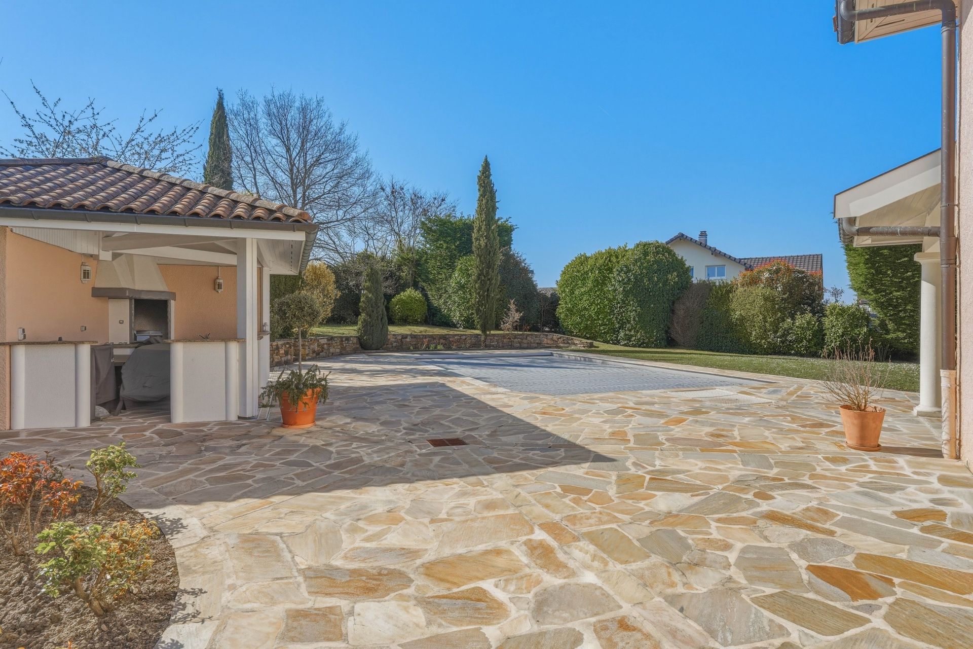 house 10 Rooms for sale on VEIGY FONCENEX (74140)